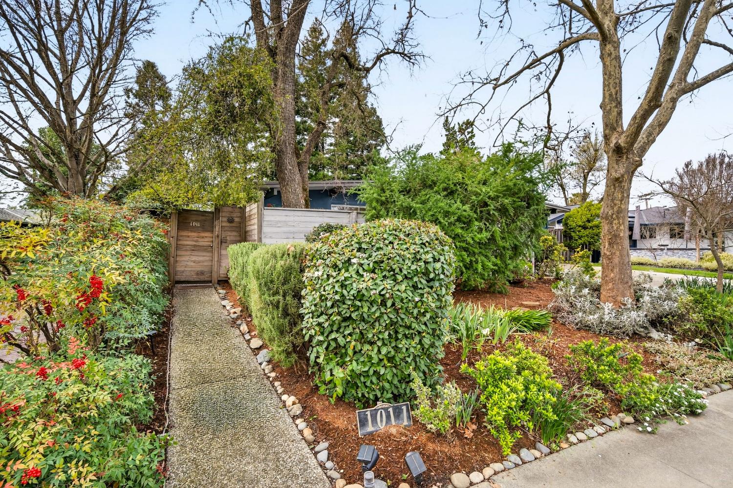 1009 Ovejas Avenue