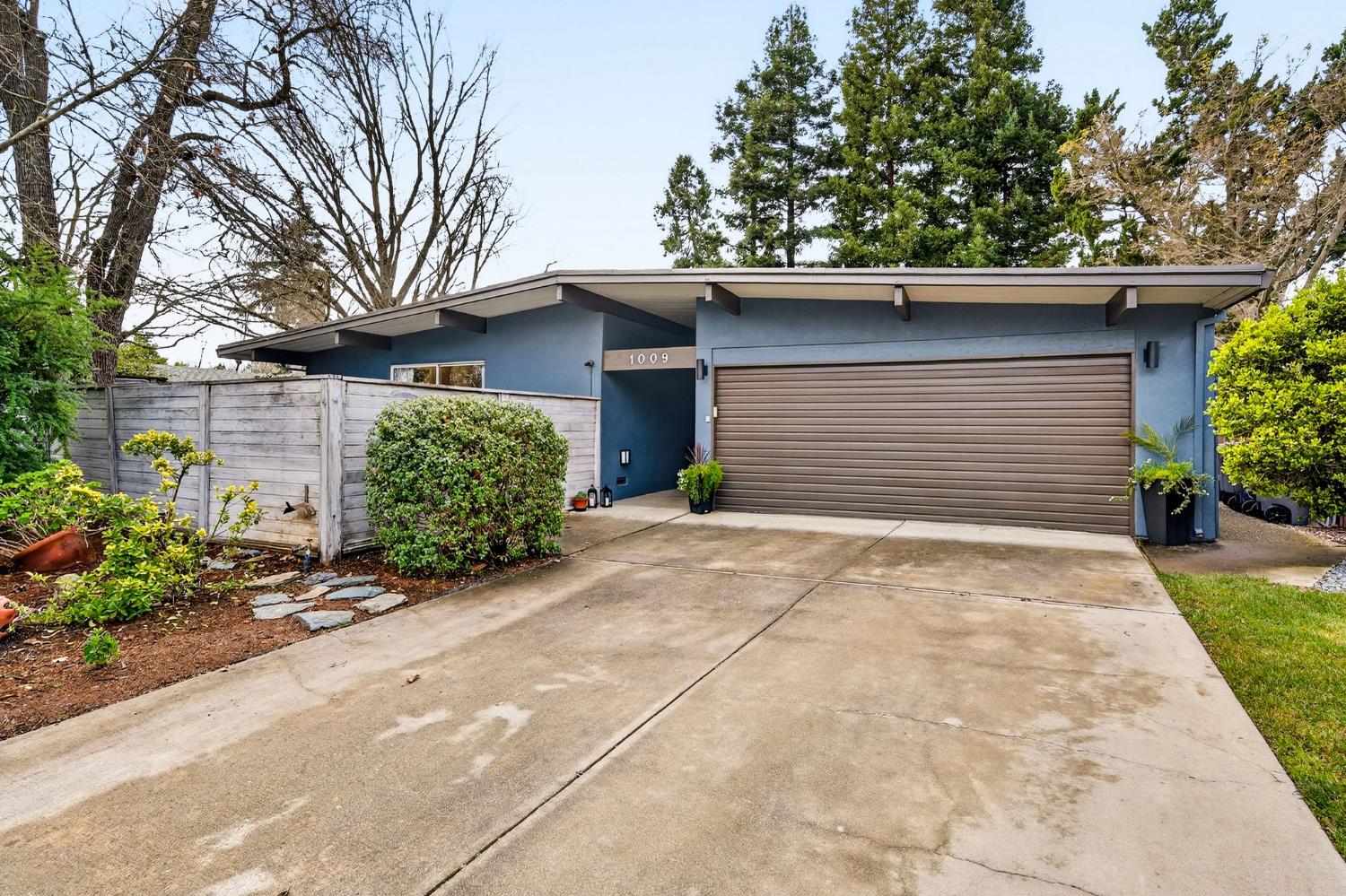 1009 Ovejas Avenue