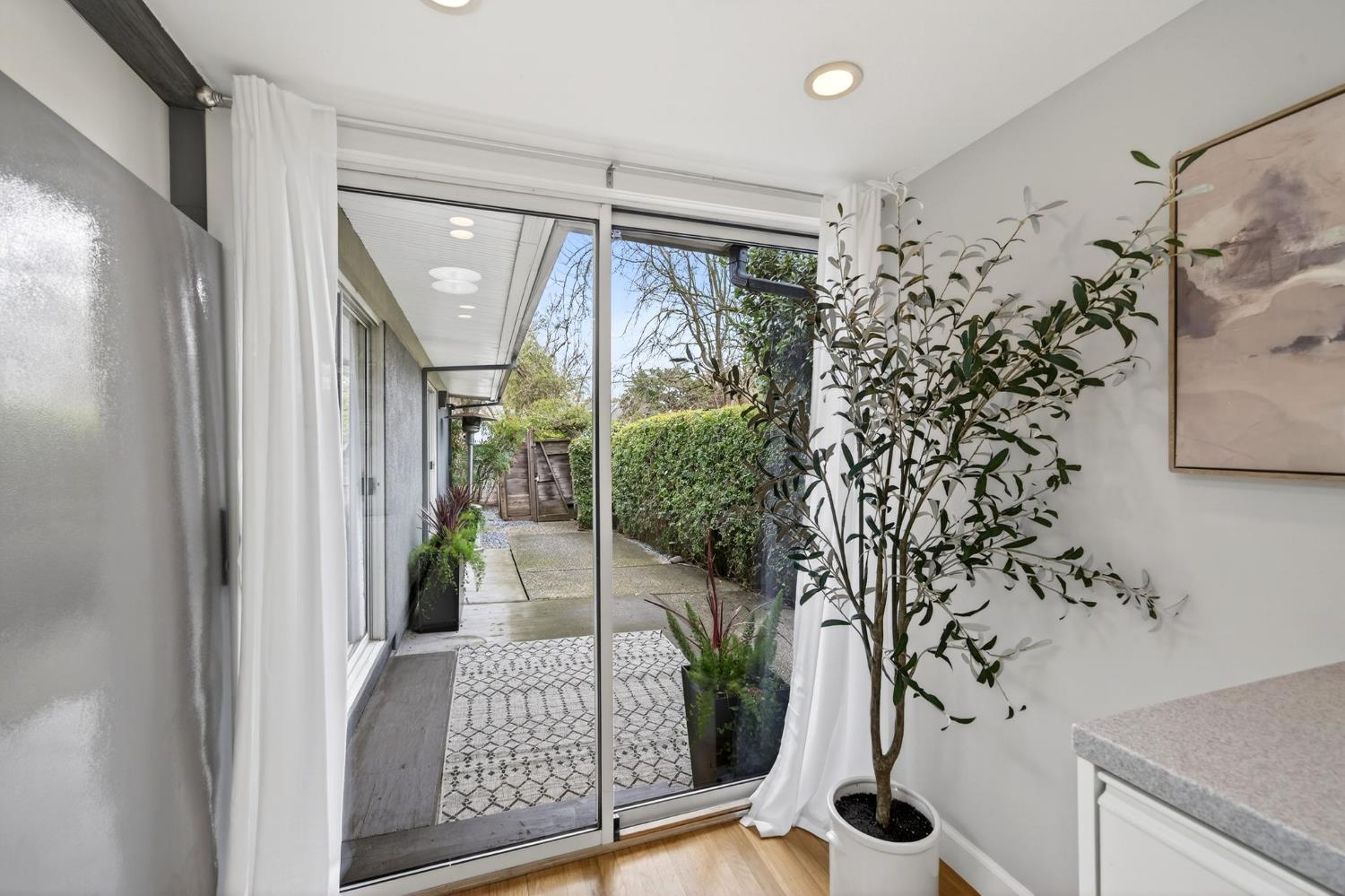 1009 Ovejas Avenue