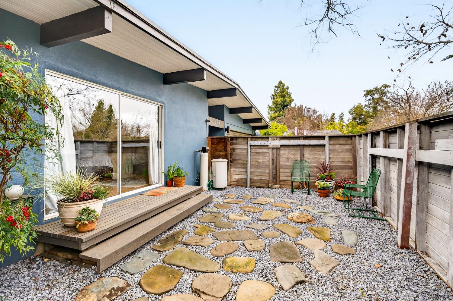 1009 Ovejas Avenue