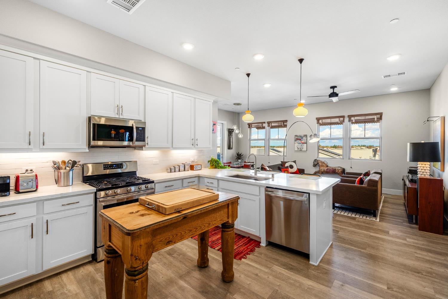 1661 Spring Street 433