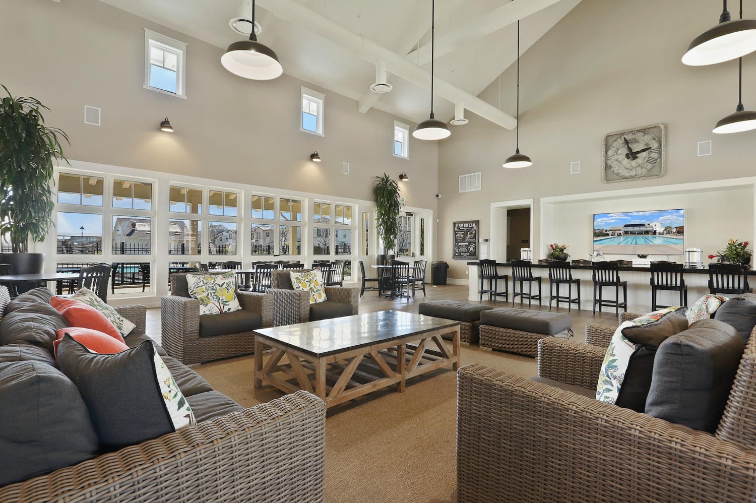 1661 Spring Street 433