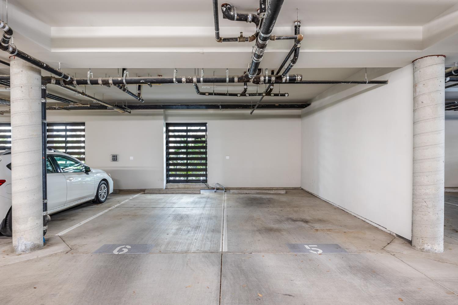 1661 Spring Street 433