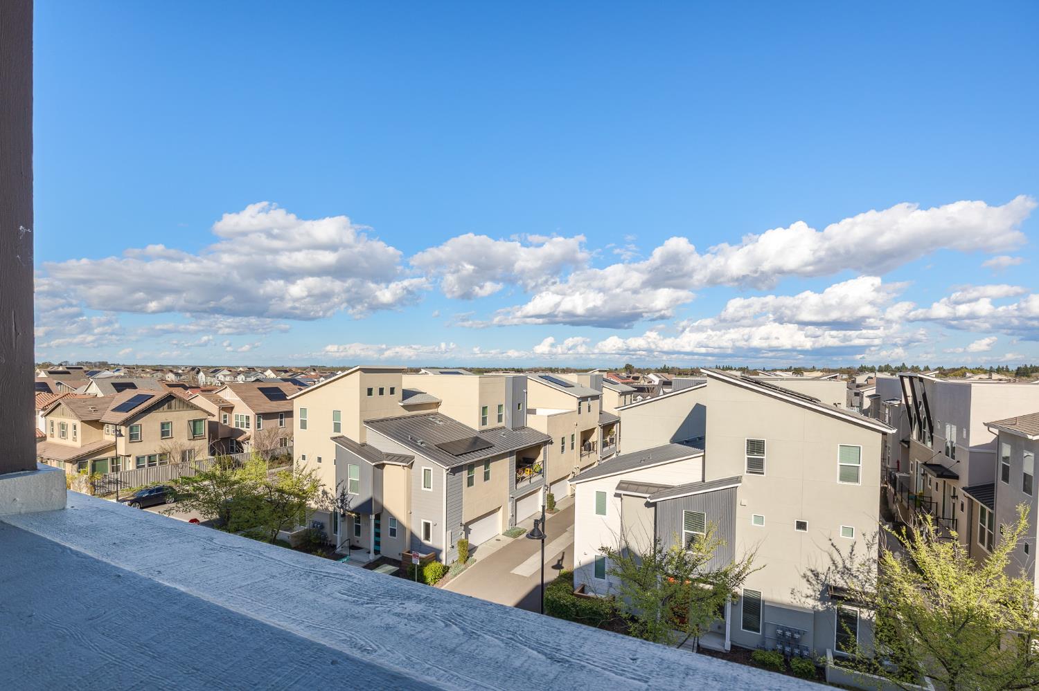 1661 Spring Street 433