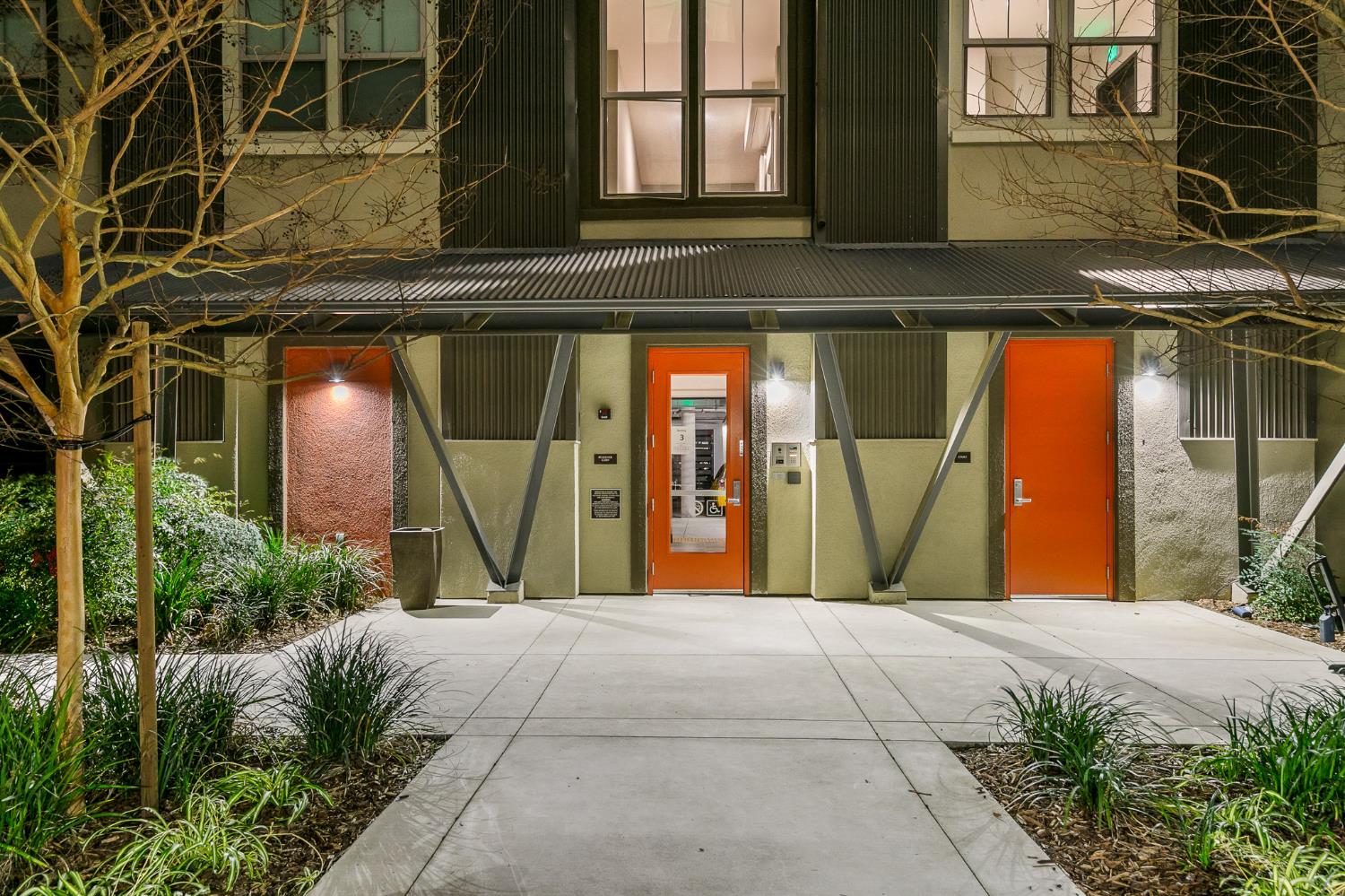 1661 Spring Street 433