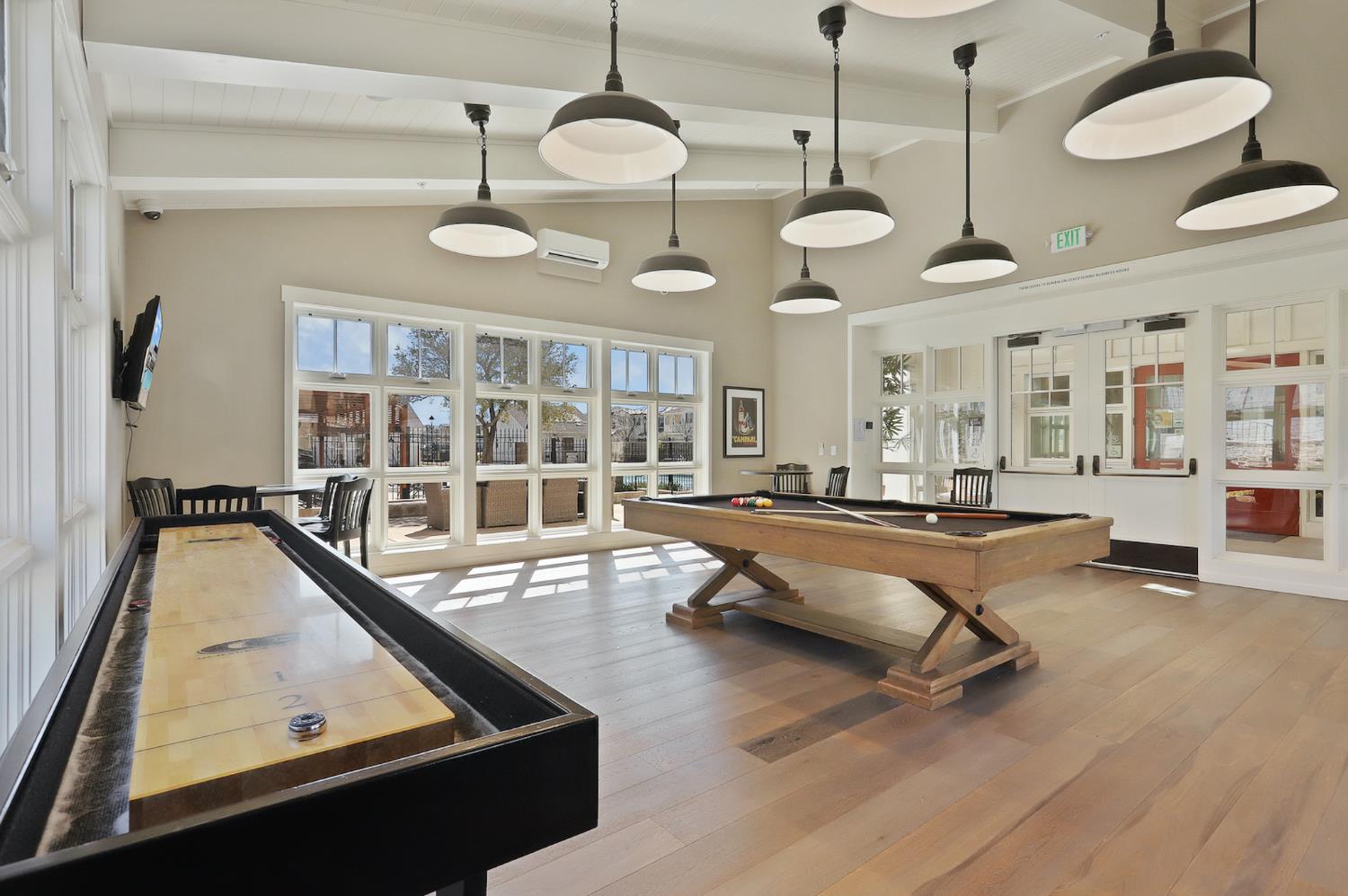 1661 Spring Street 433