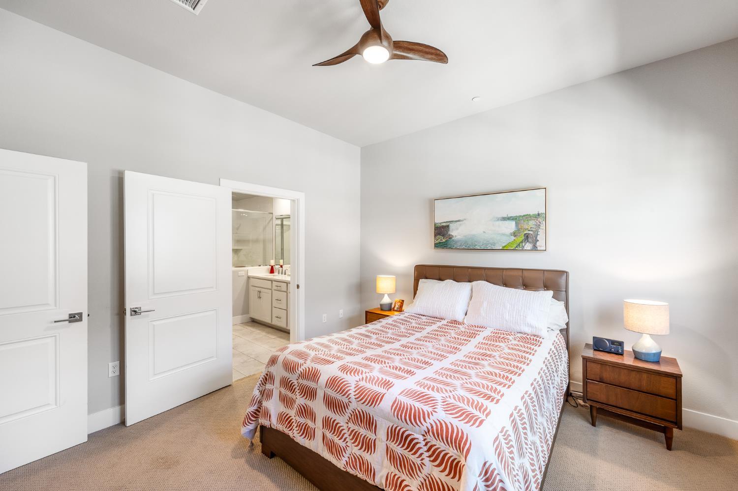 1661 Spring Street 433