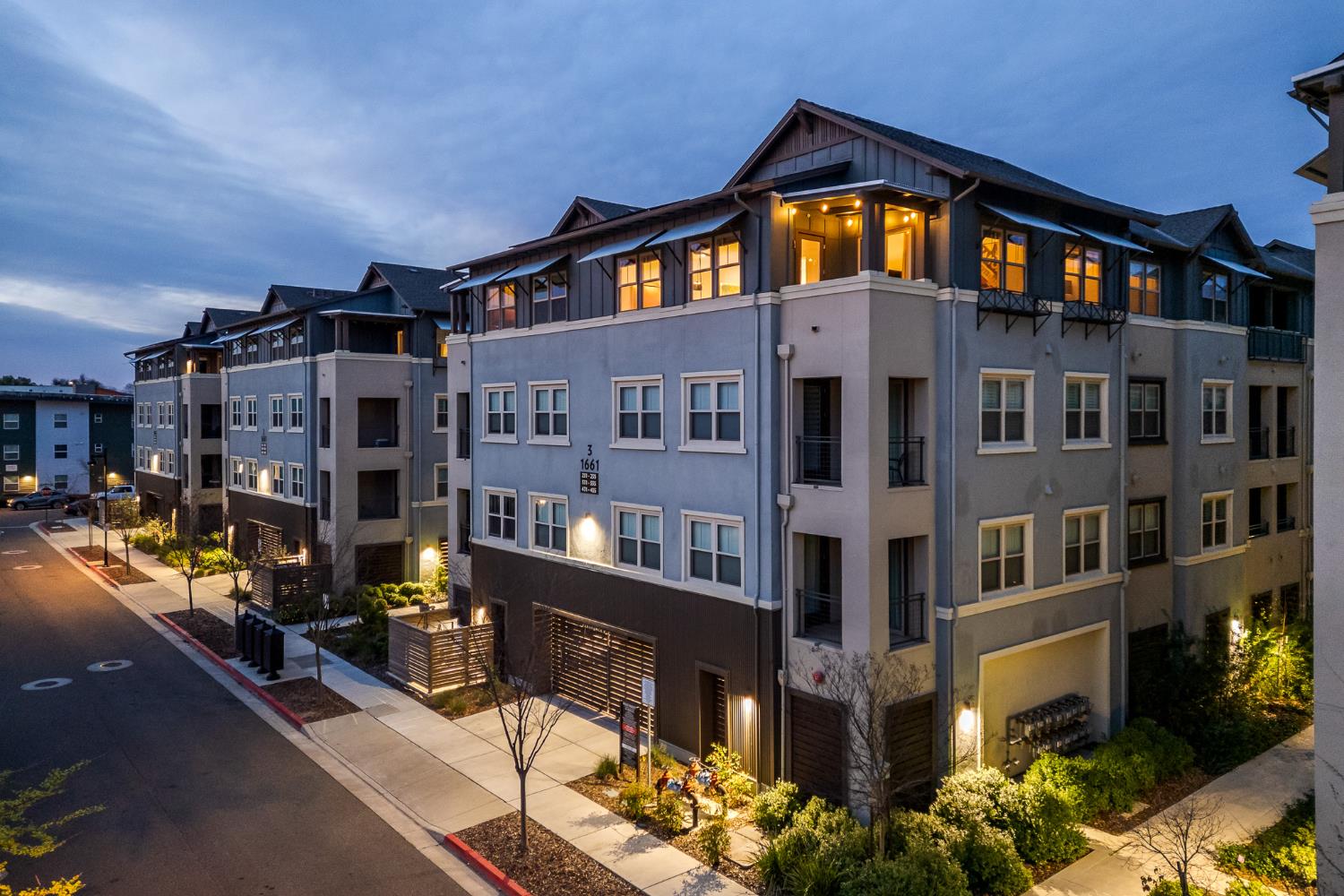 1661 Spring Street 433