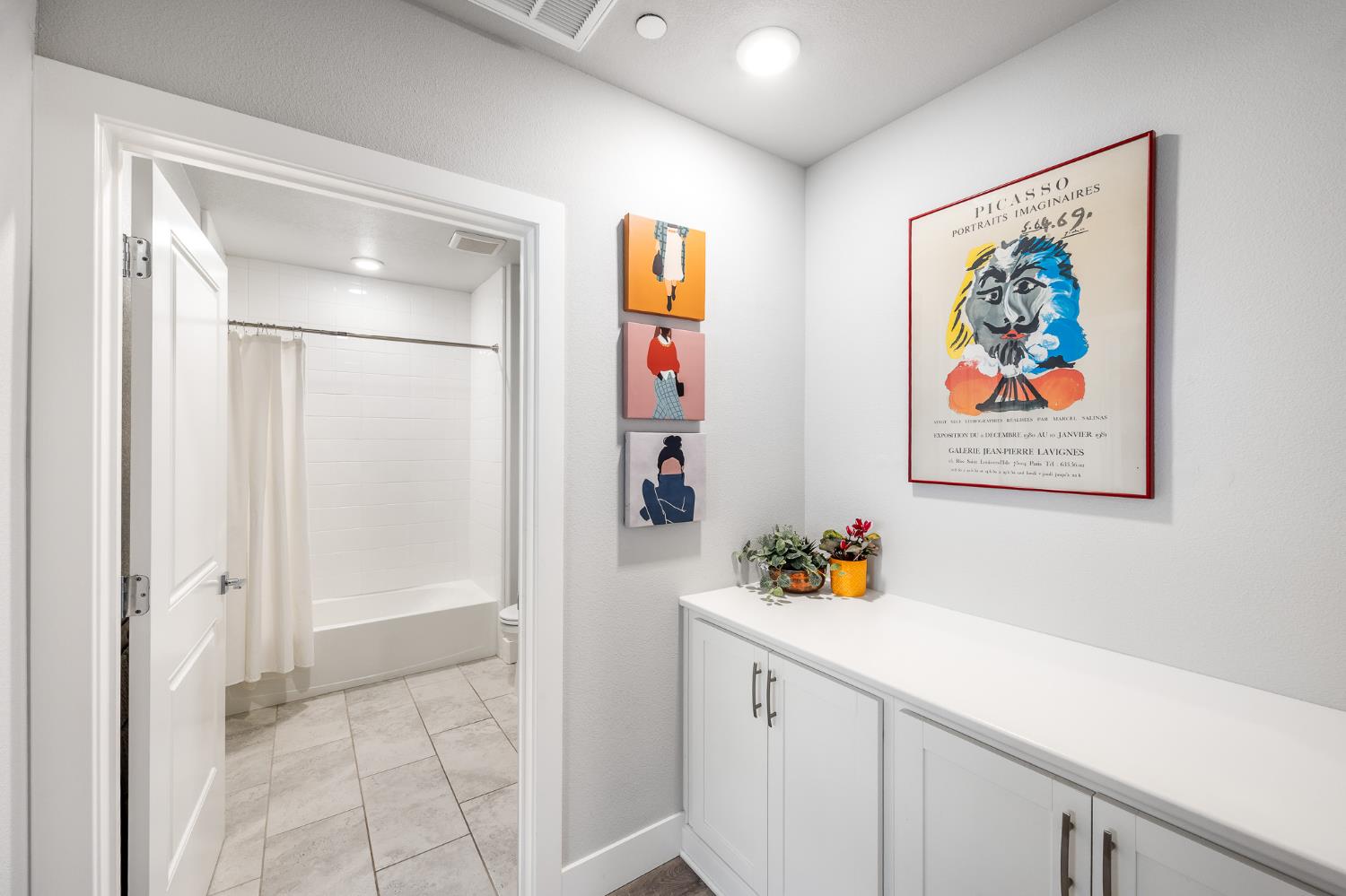 1661 Spring Street 433