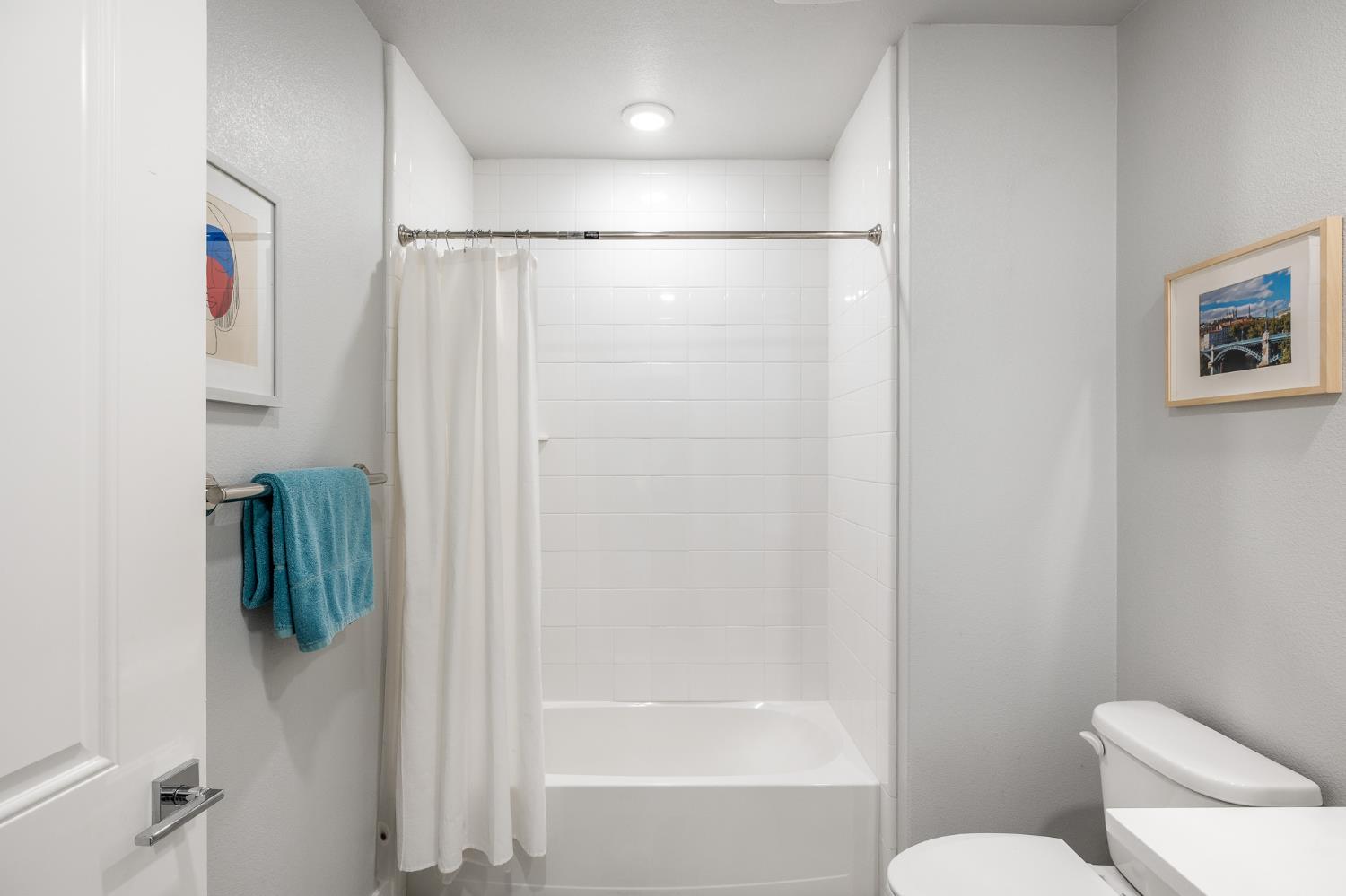 1661 Spring Street 433