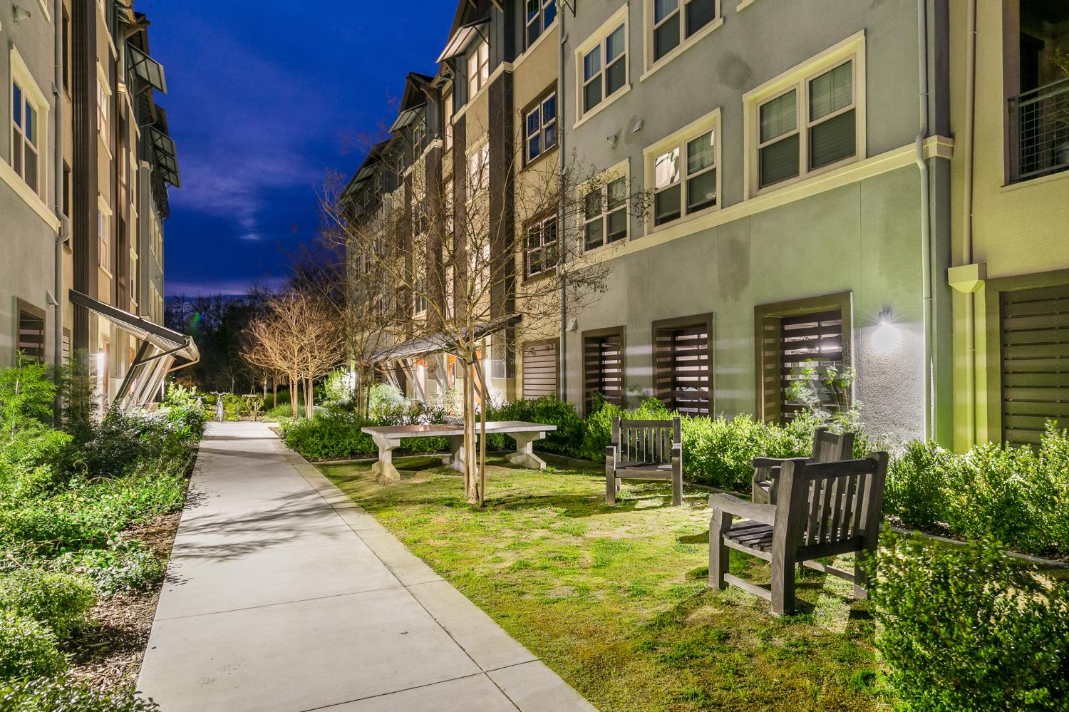 1661 Spring Street 433