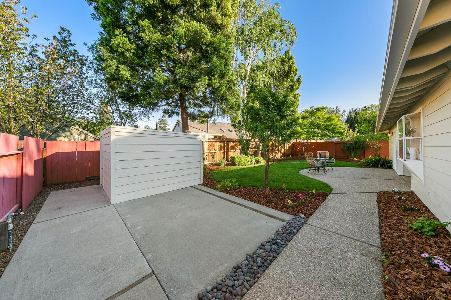 2216 La Mesa Court
