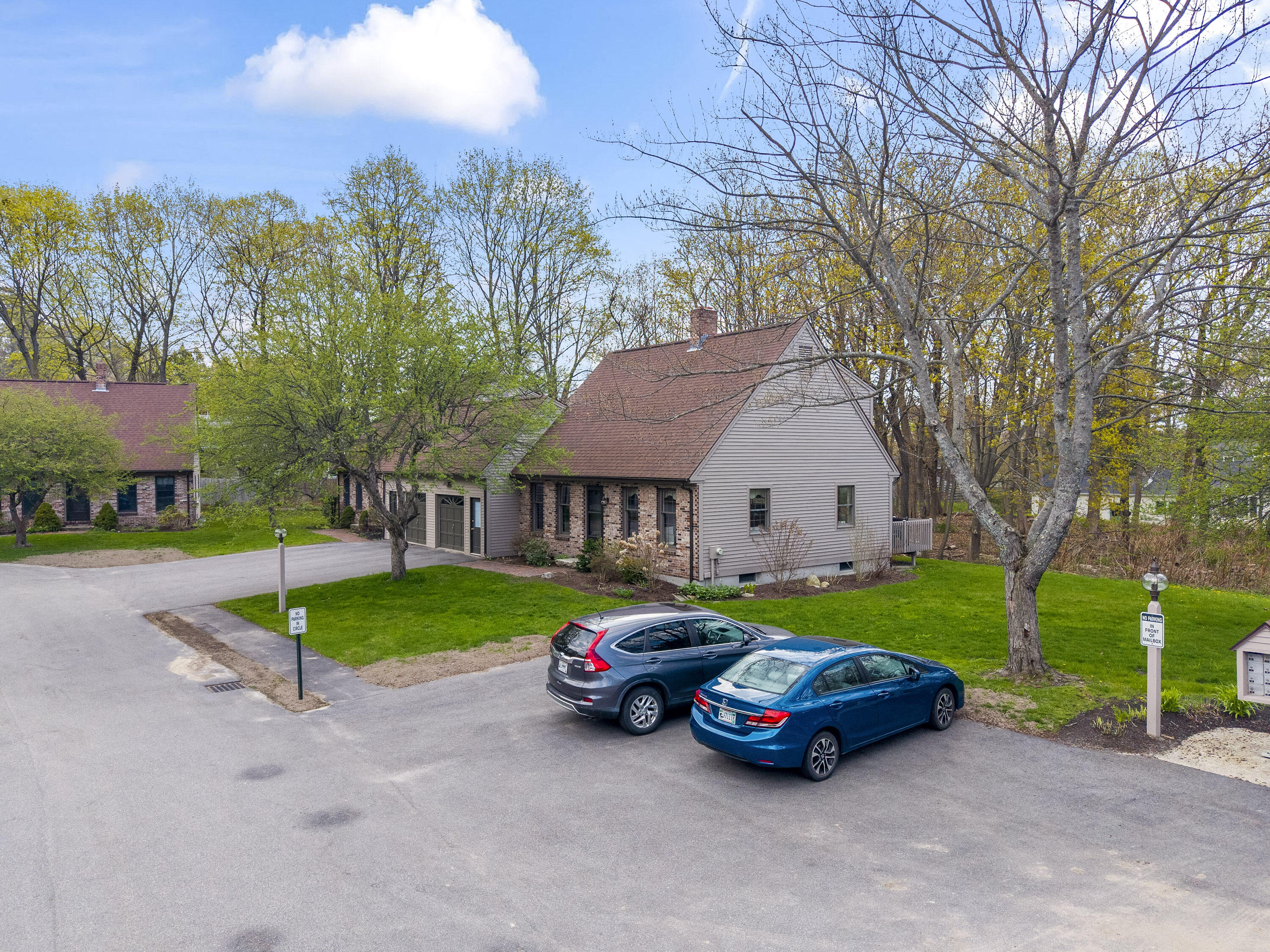 15 Coachlight Lane 15