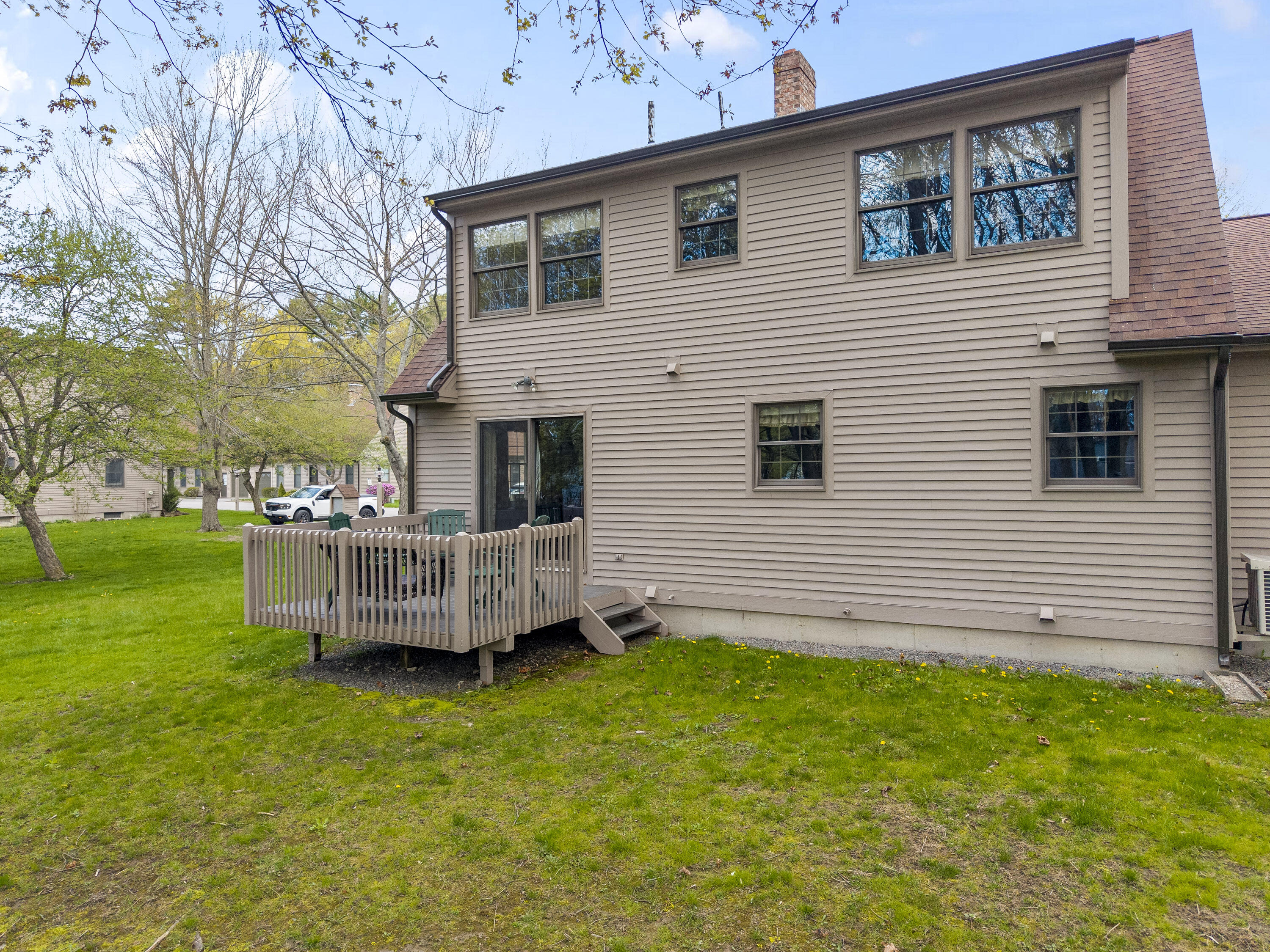 15 Coachlight Lane 15