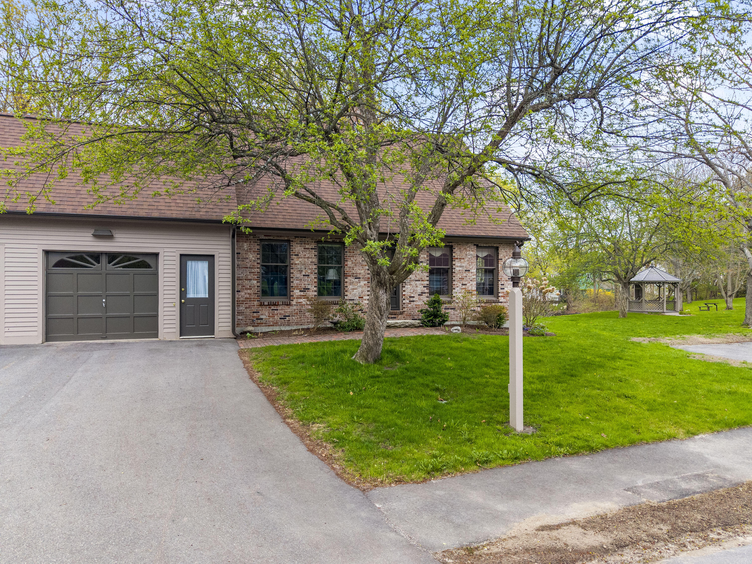 15 Coachlight Lane 15