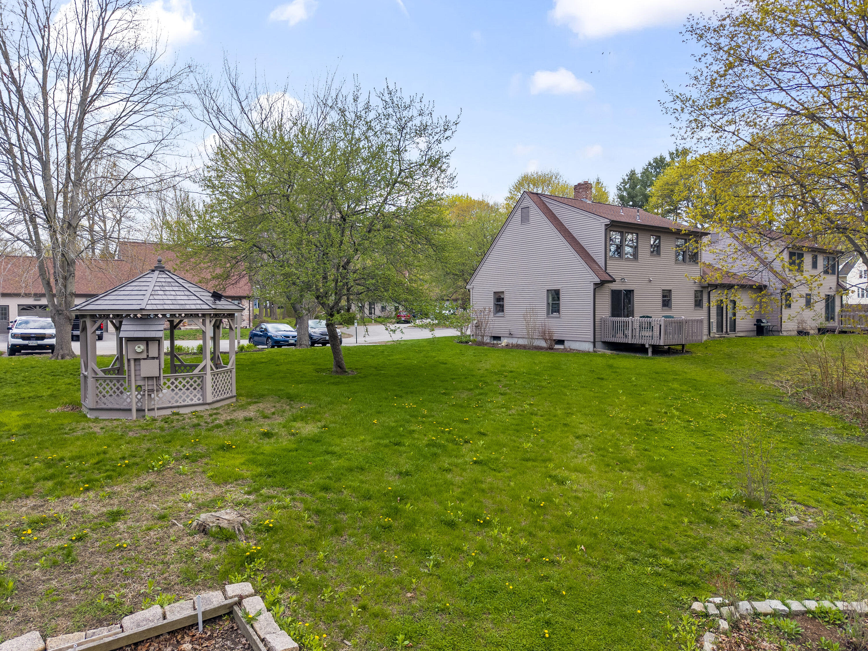 15 Coachlight Lane 15