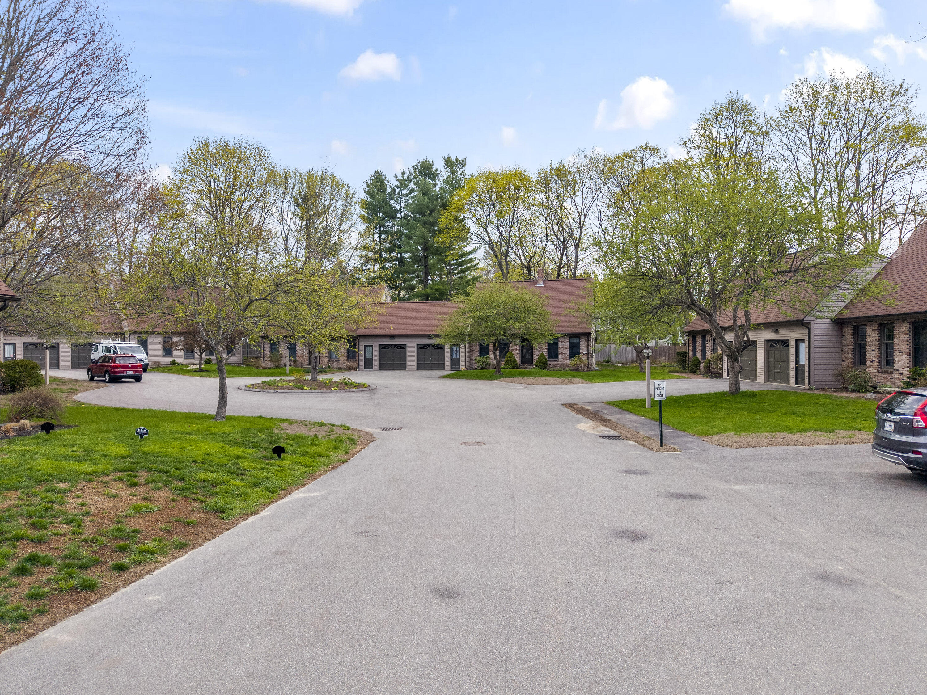 15 Coachlight Lane 15