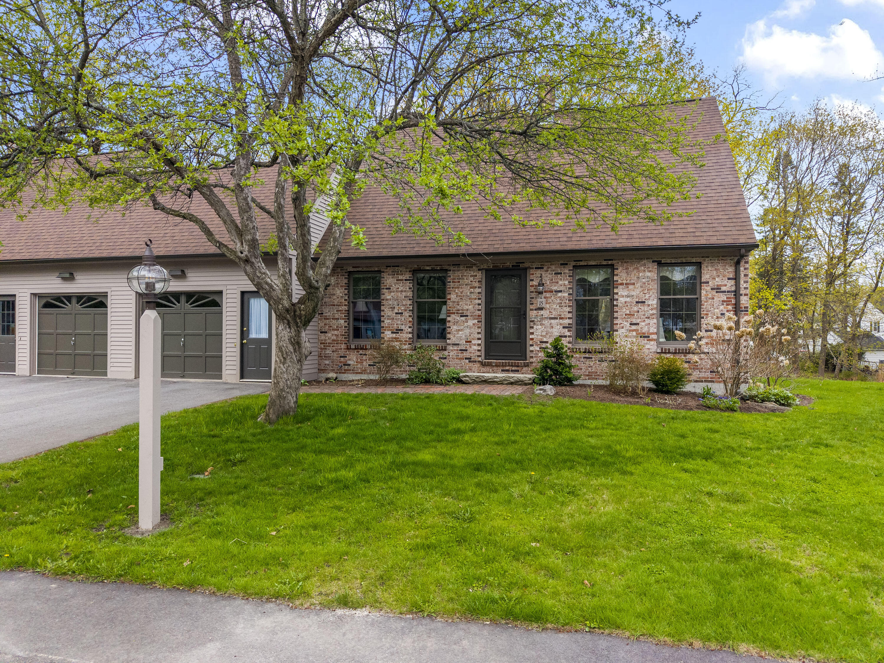 15 Coachlight Lane 15