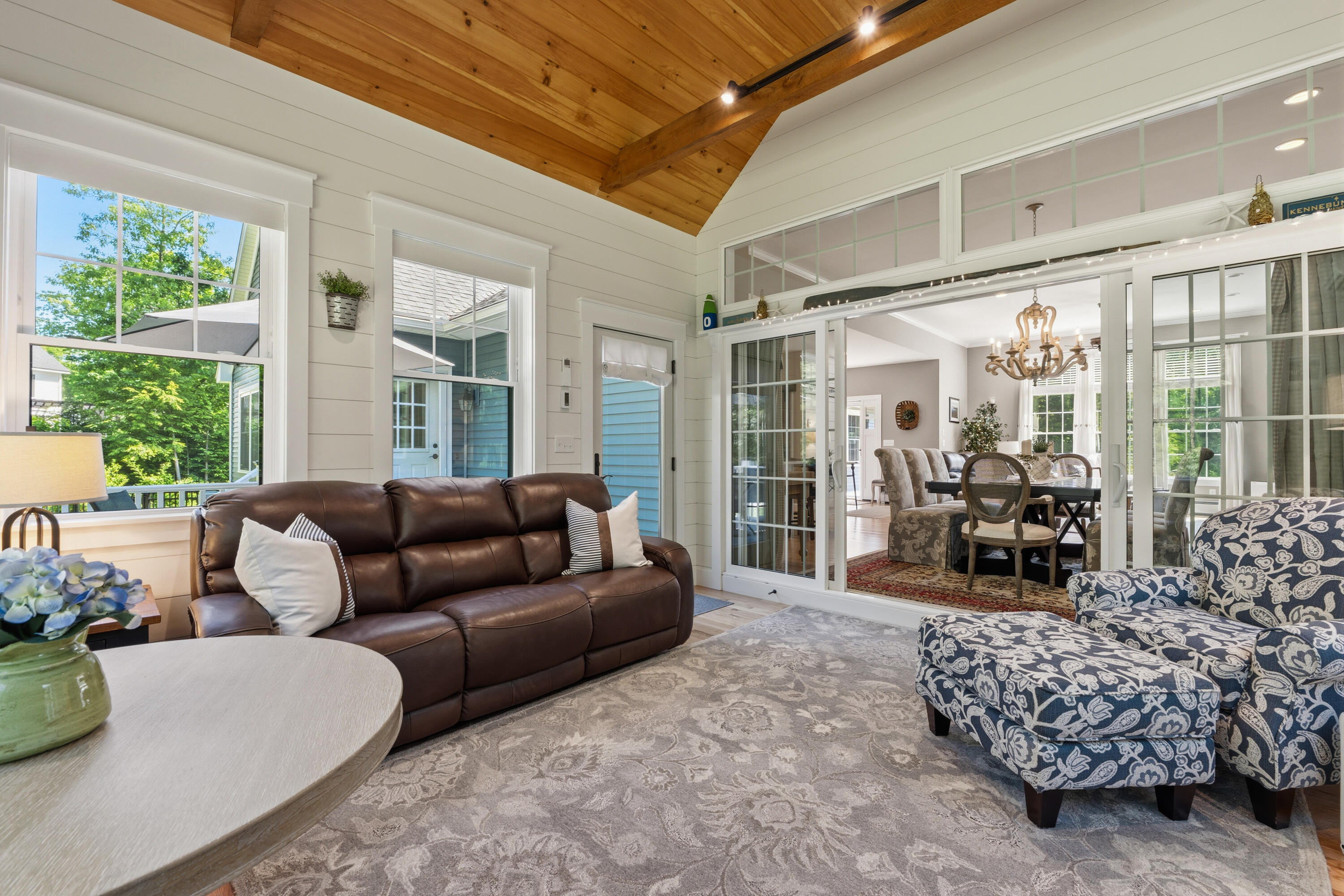10 Bartlett Drive