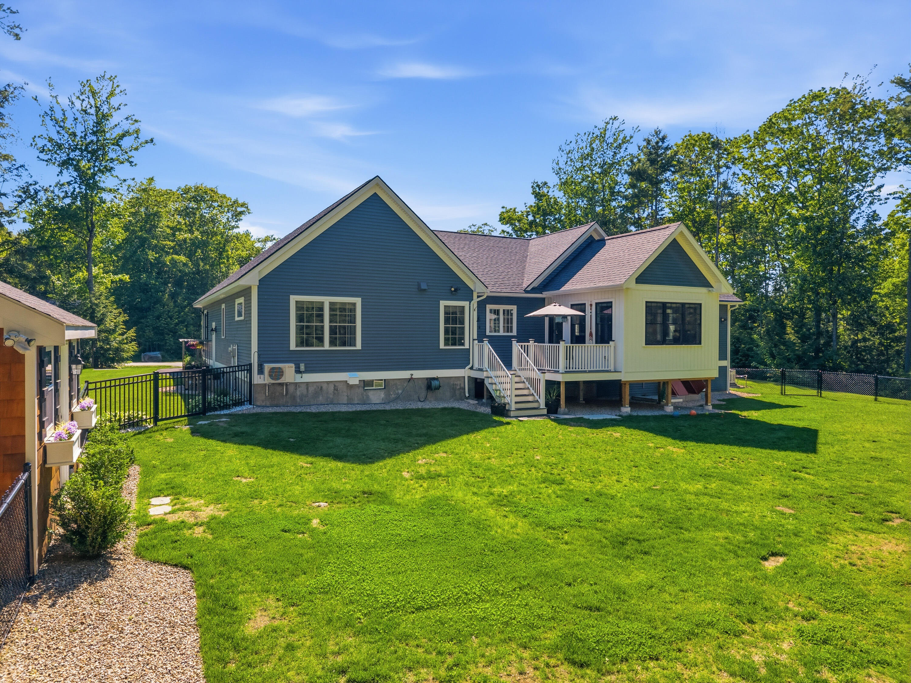 10 Bartlett Drive