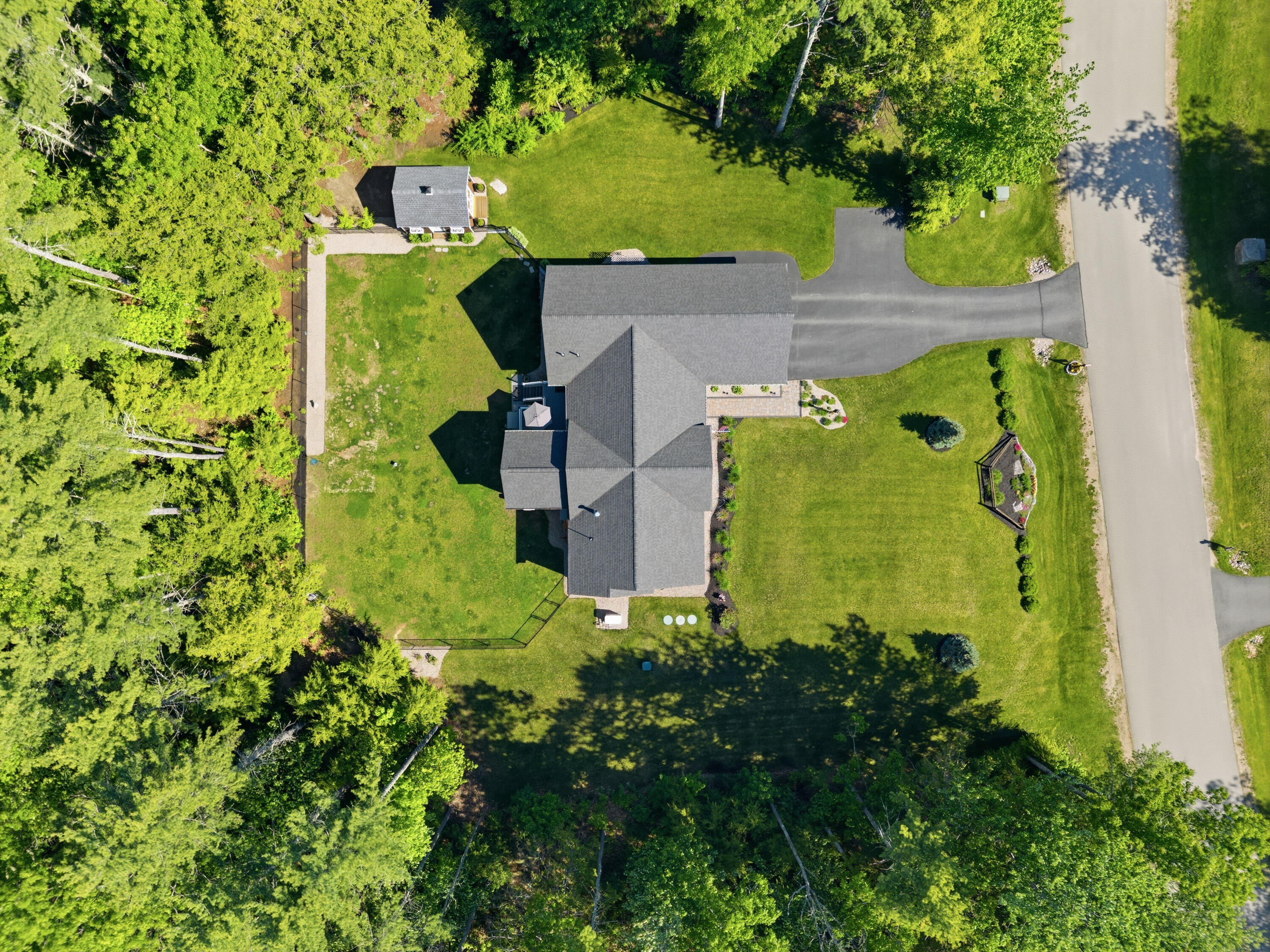 10 Bartlett Drive