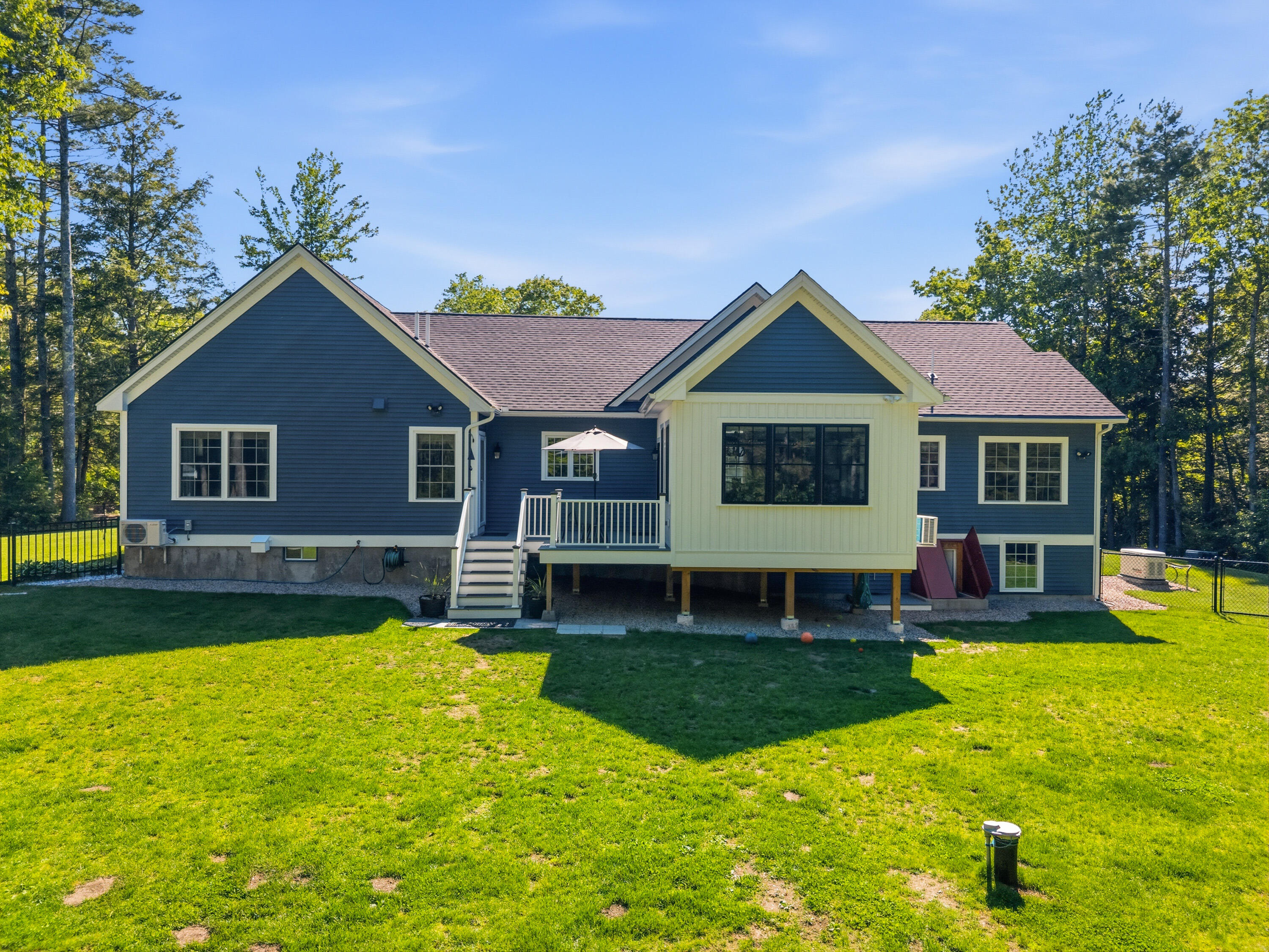10 Bartlett Drive