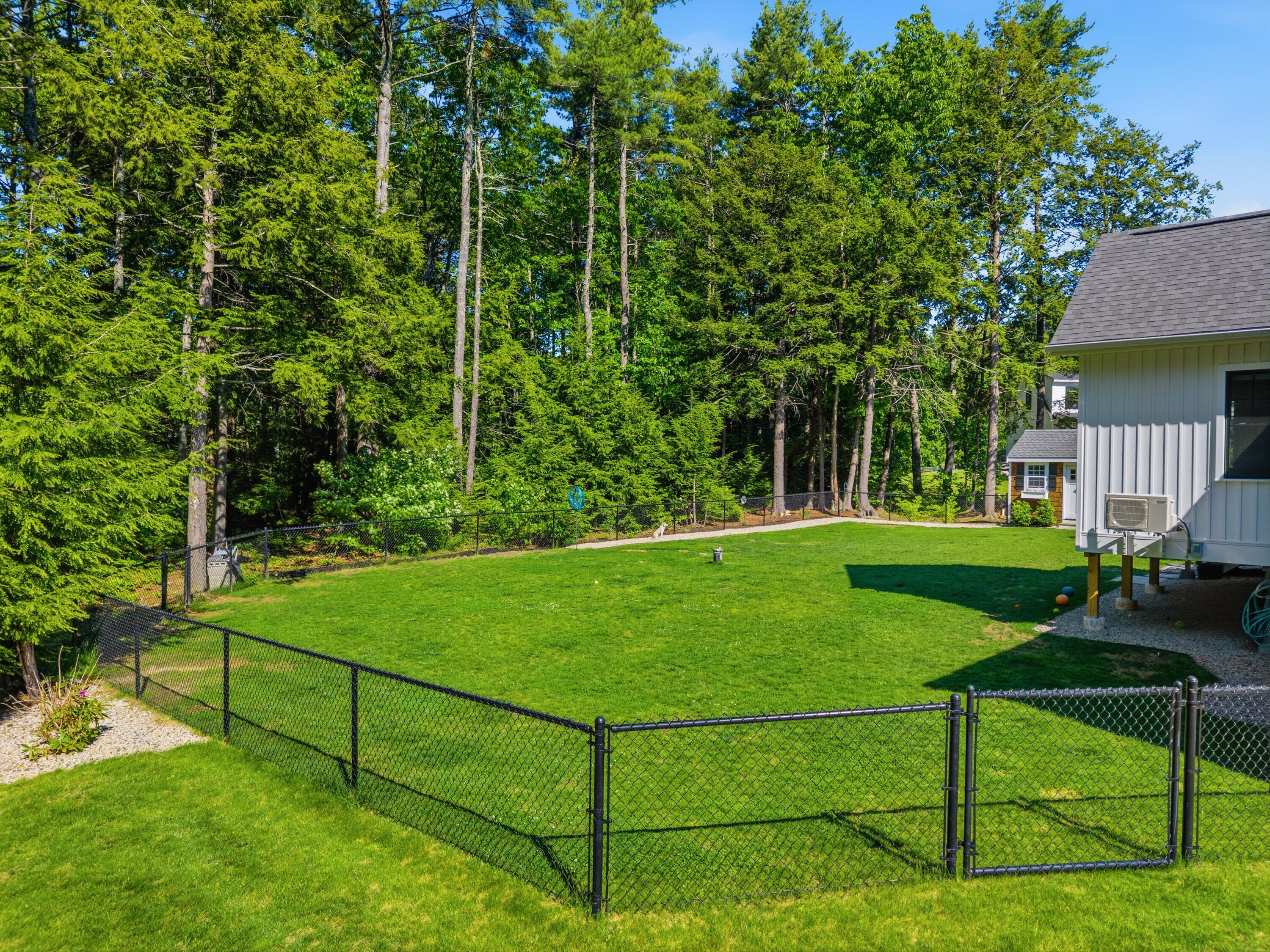 10 Bartlett Drive