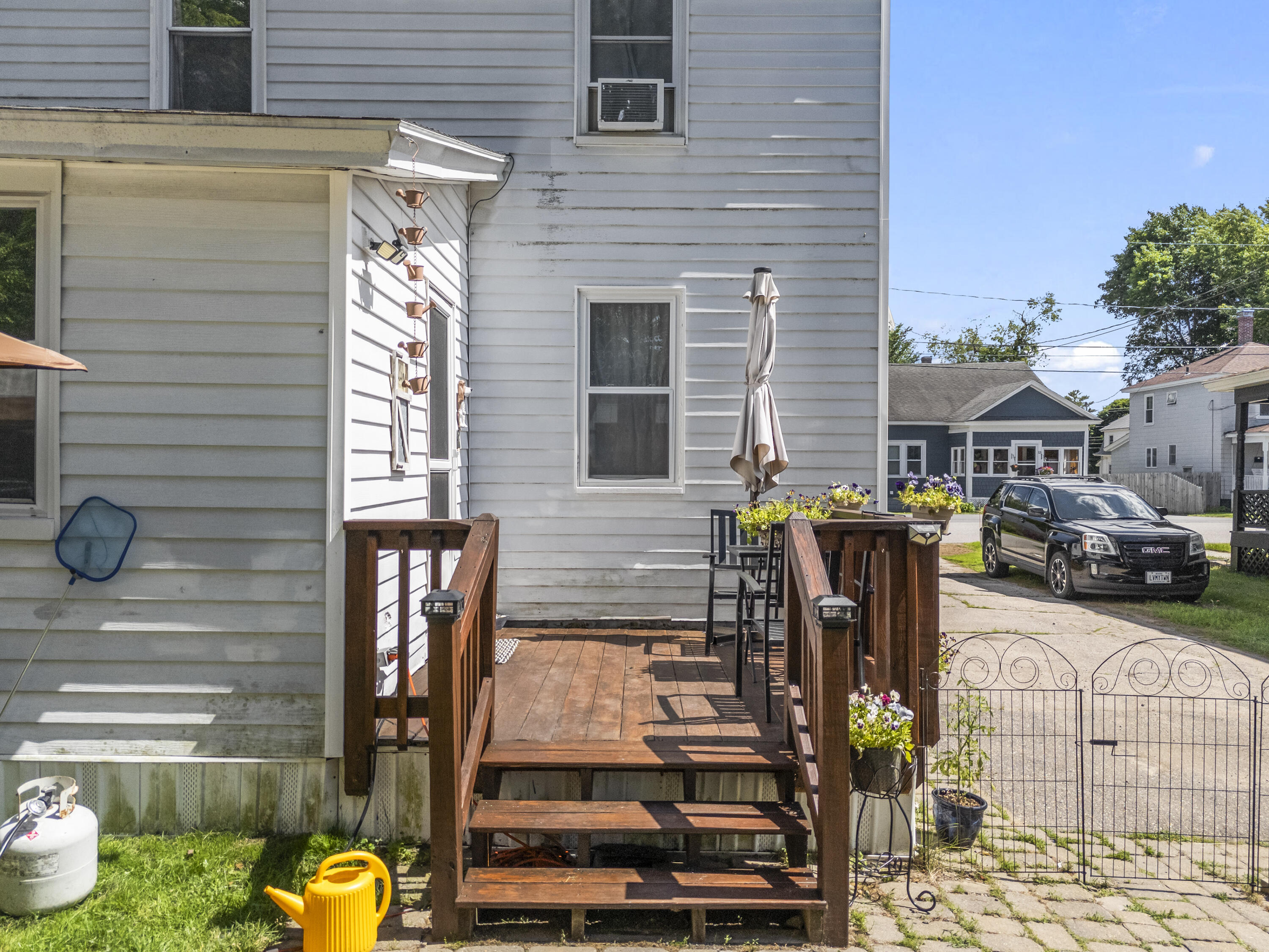 16 Essex Street