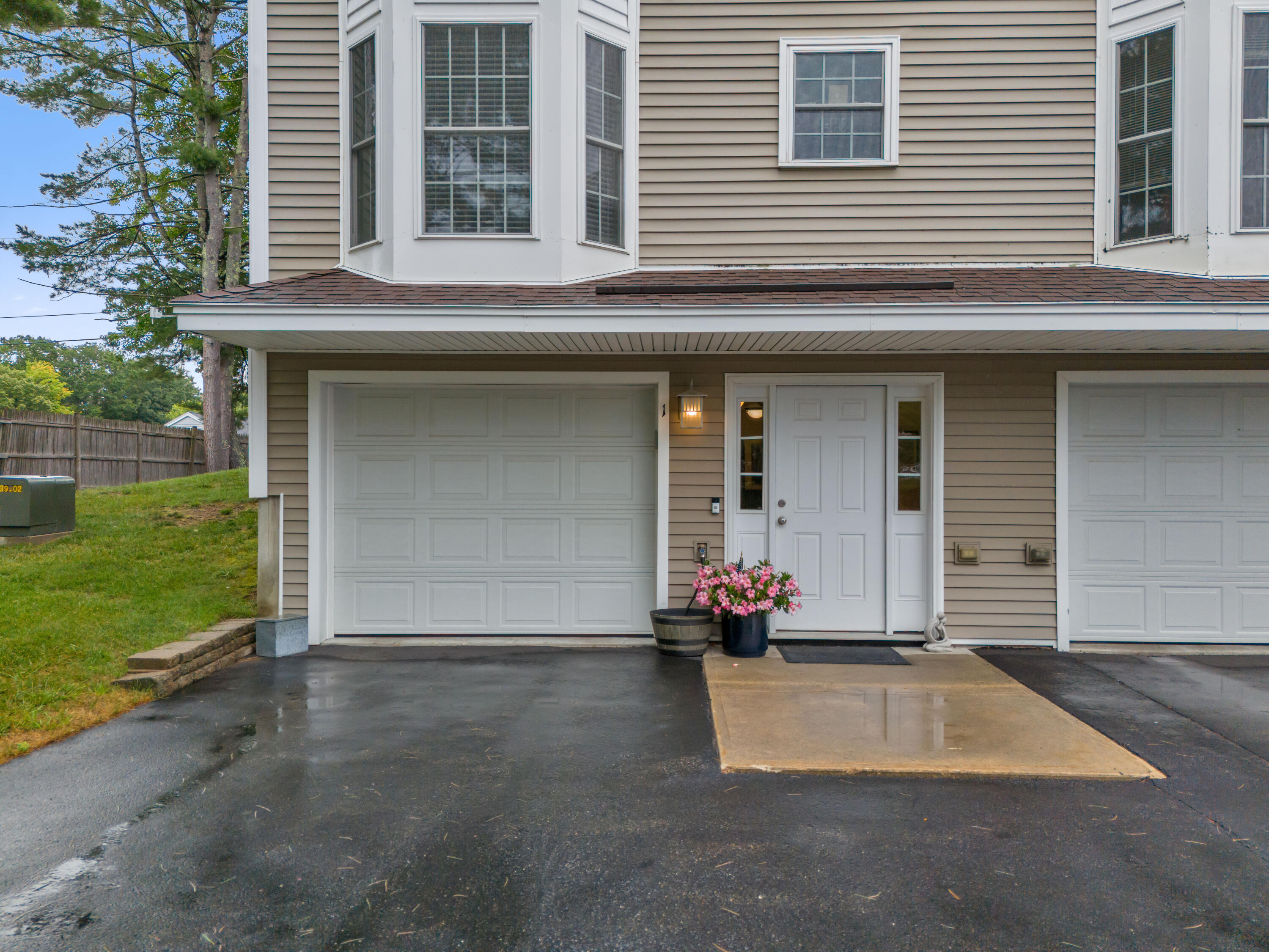 1383 Post Road 1