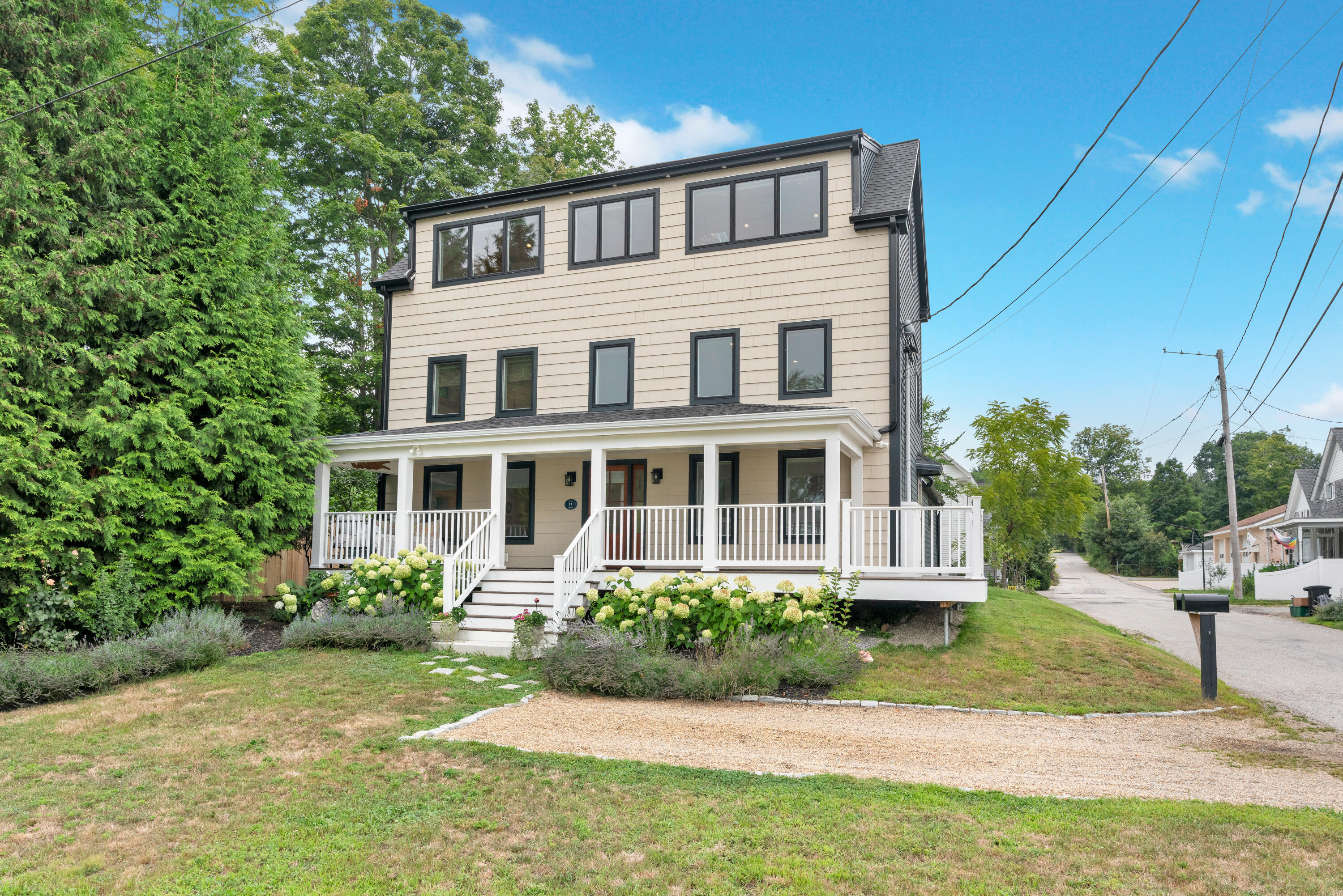 11 Jones Ave