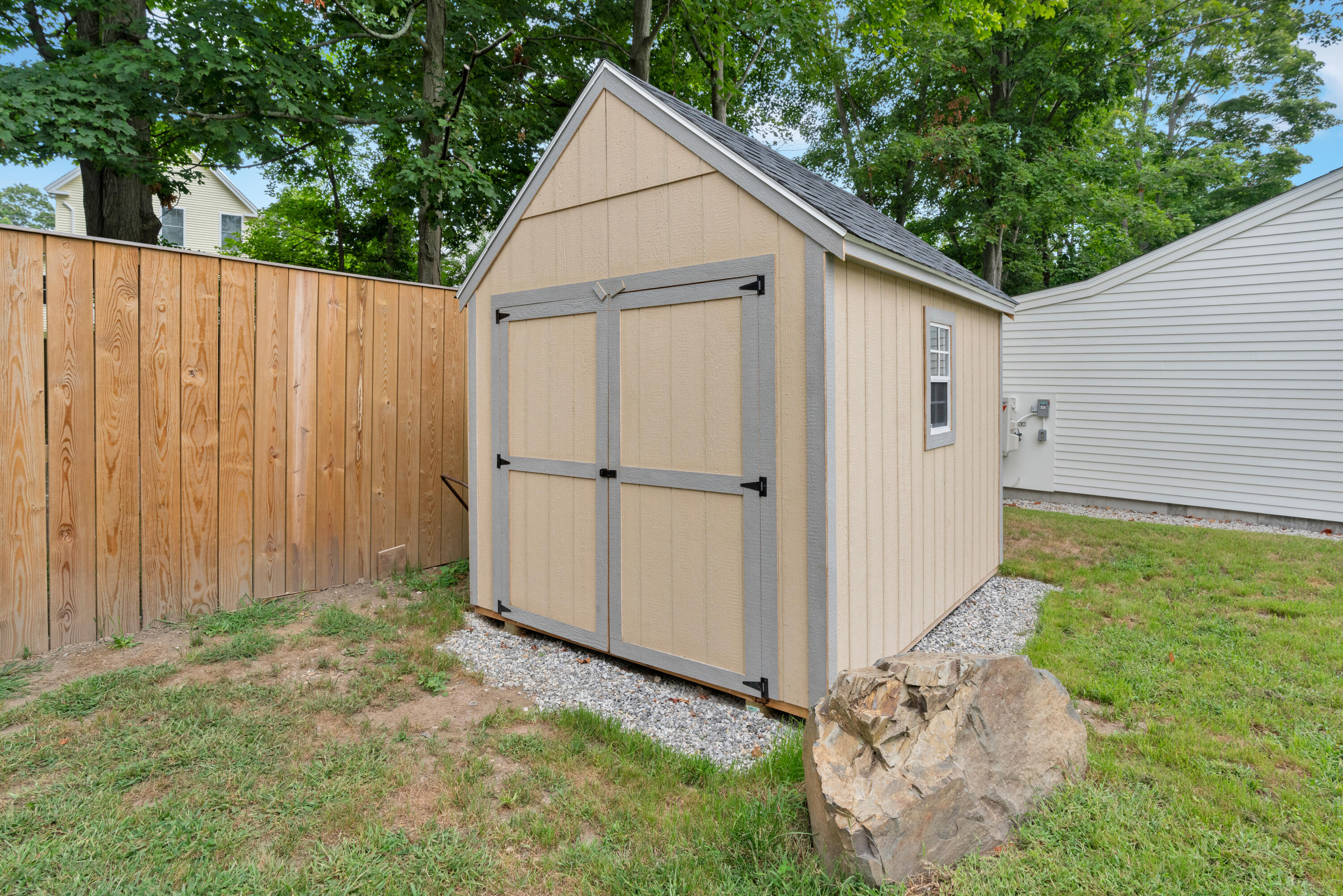 13 Jones Avenue 13 