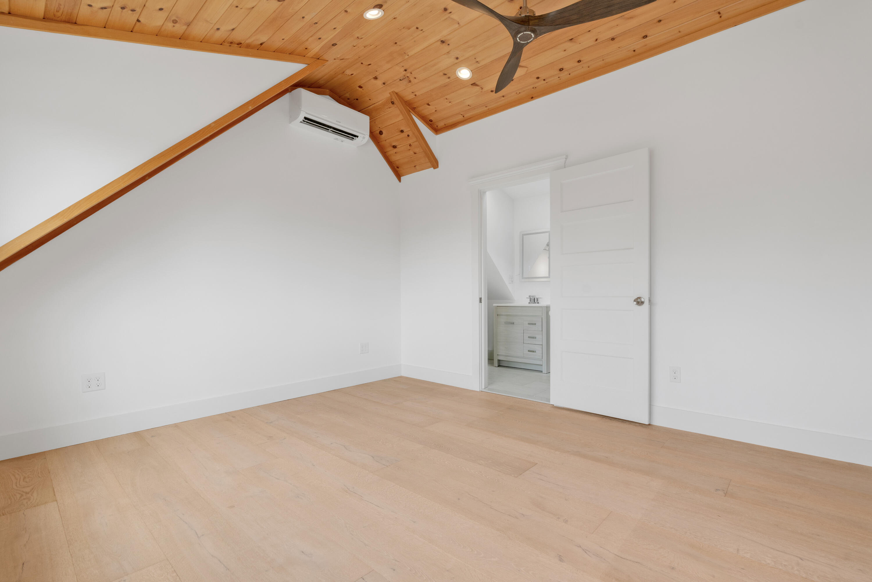 13 Jones Avenue 13 