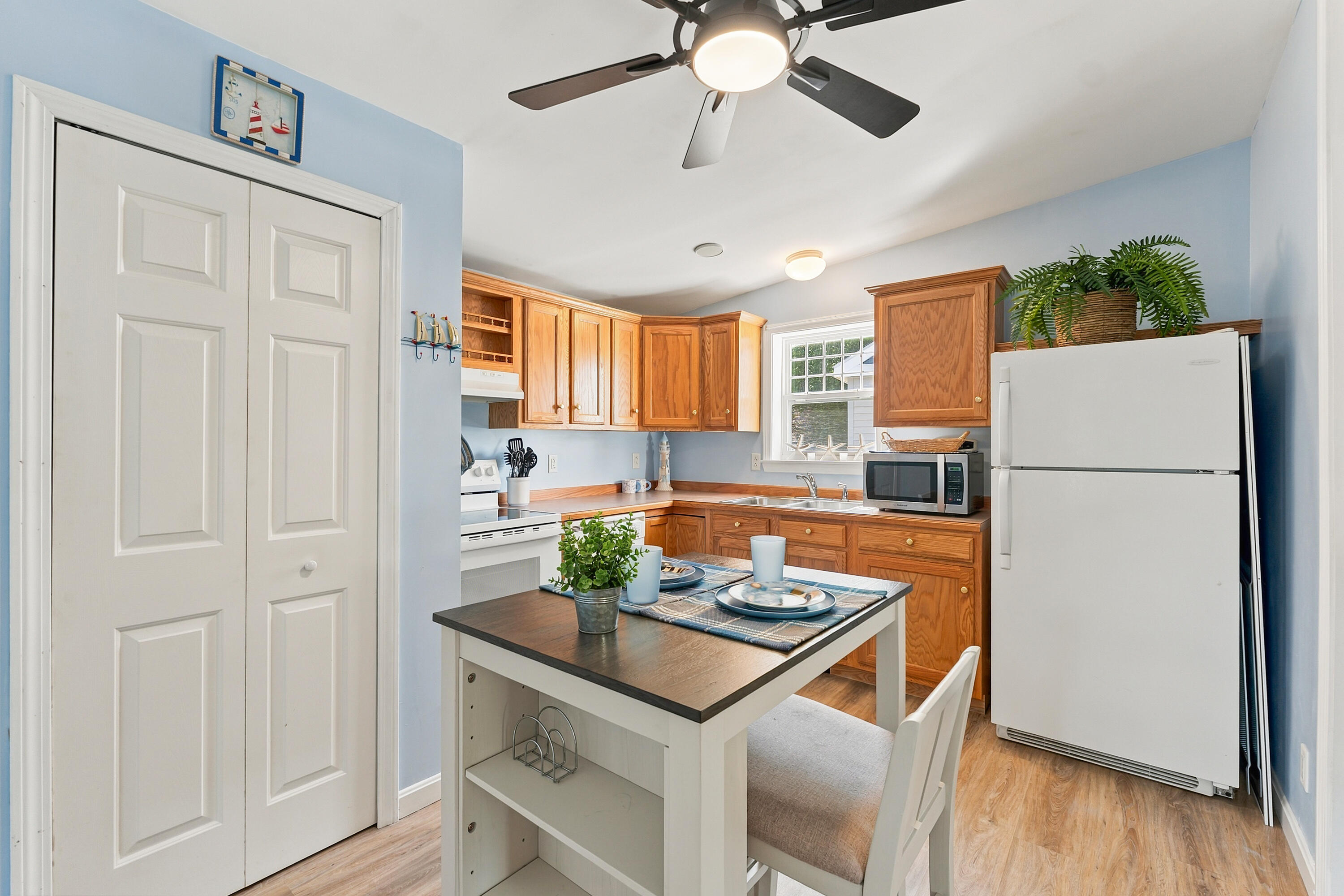 412 Post Road 232