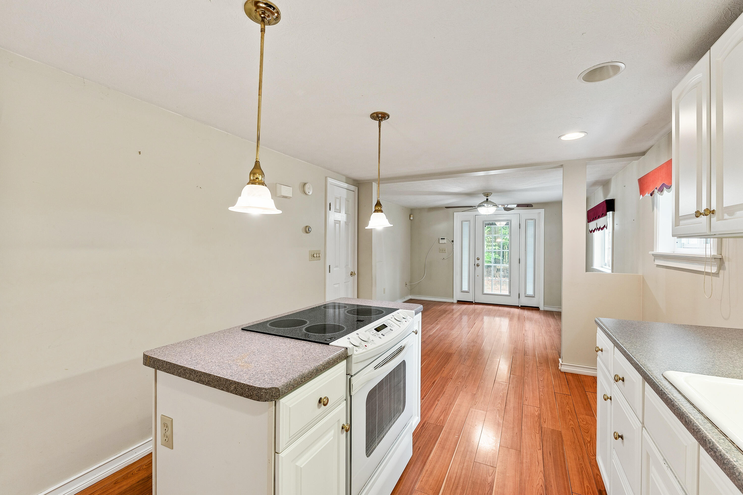 2 Oak Ridge Road