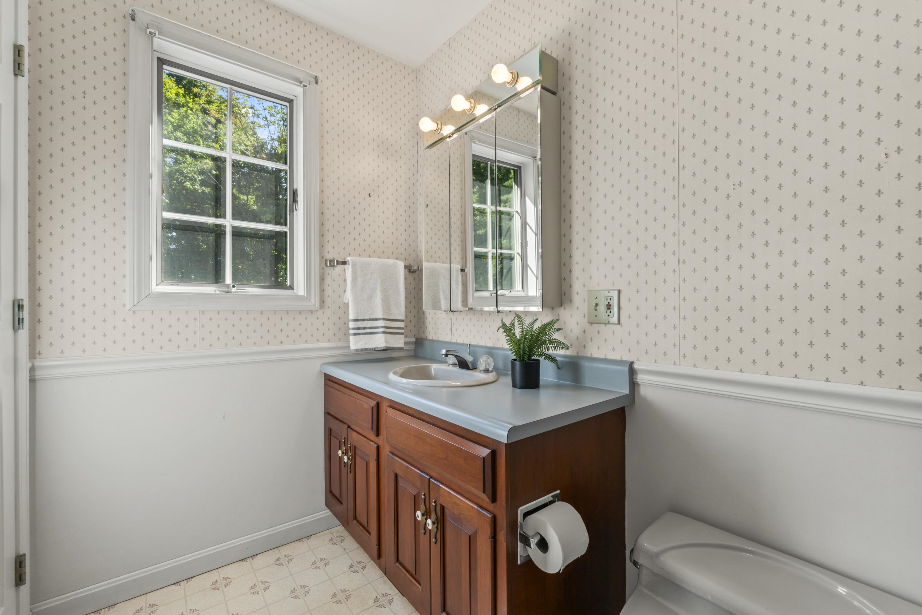 34 Governor Sawyer Lane