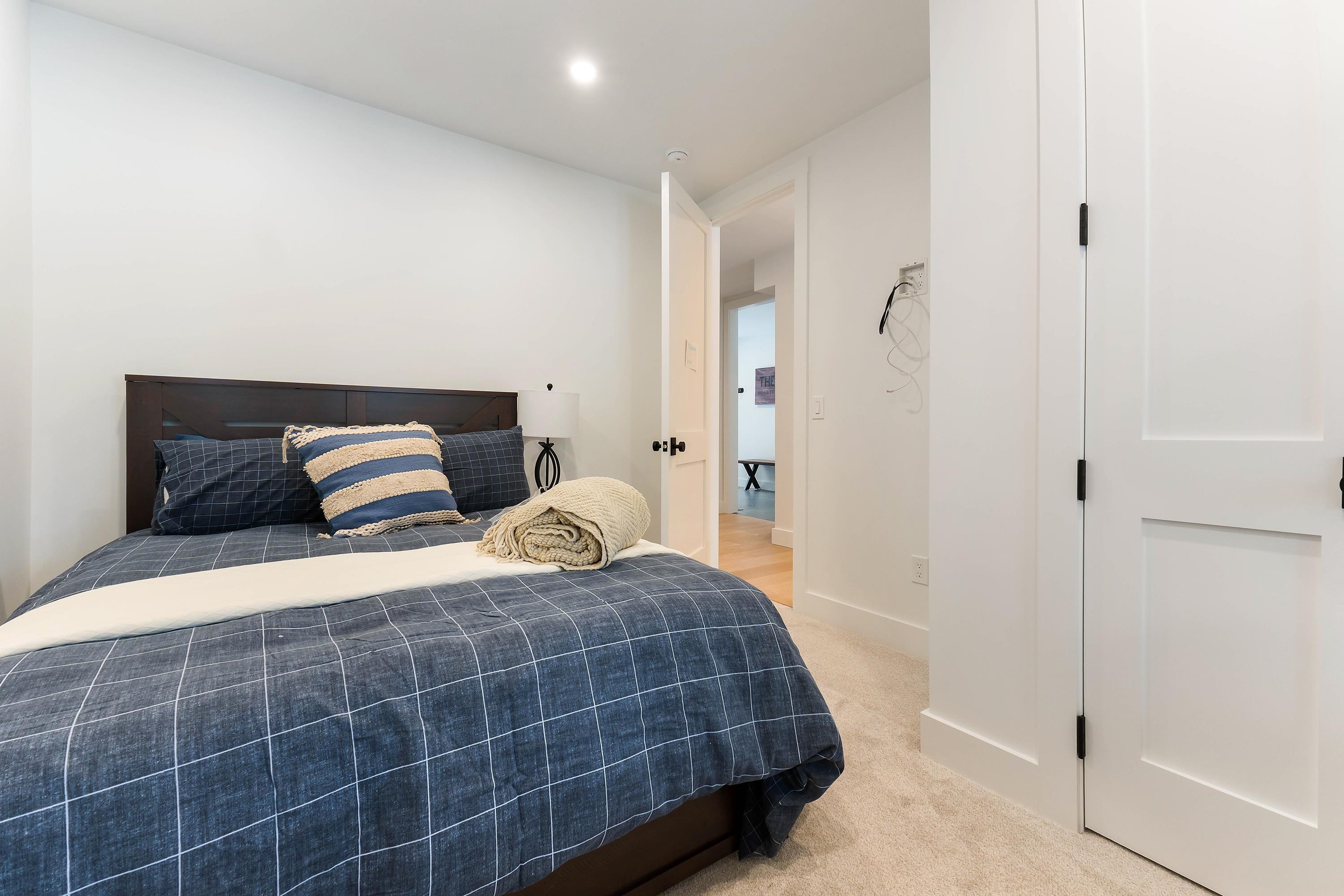 17 Black Diamond Road Unit: 5