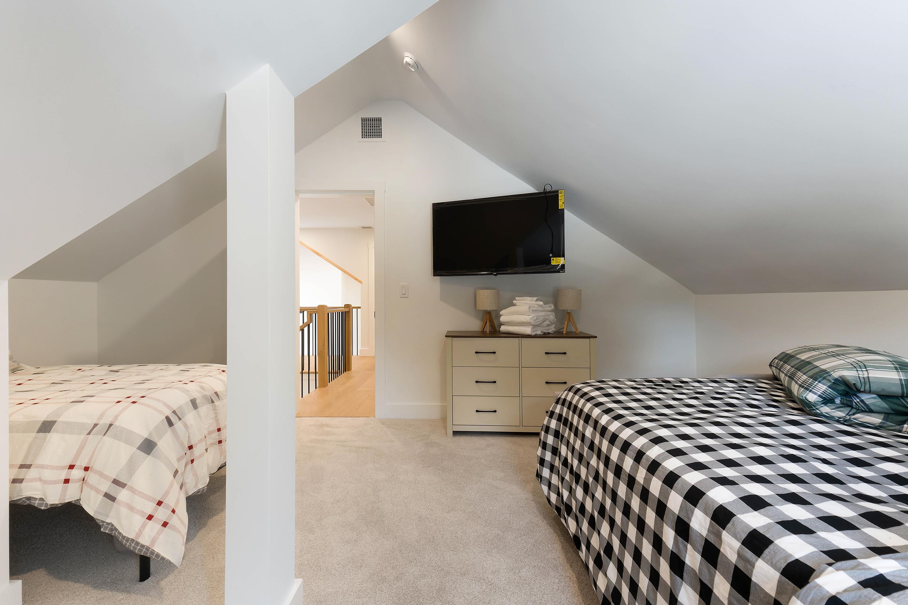 17 Black Diamond Road Unit: 5