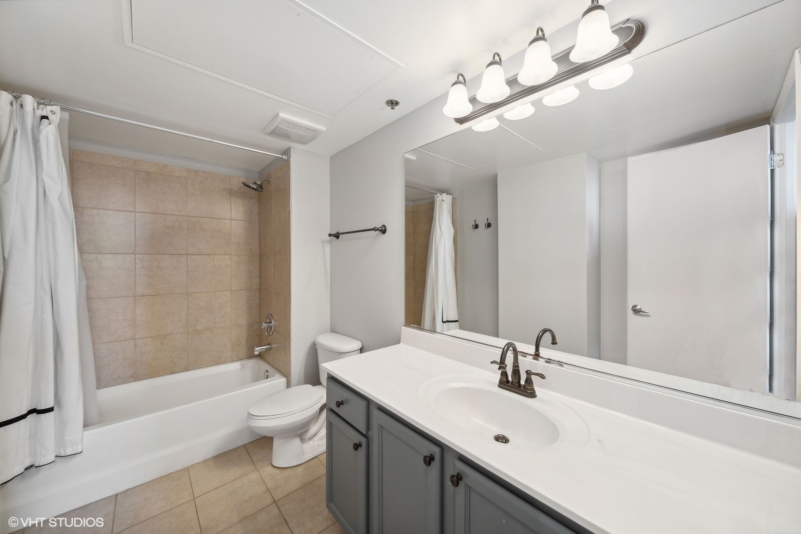 1550 S Blue Island Avenue Unit: 600