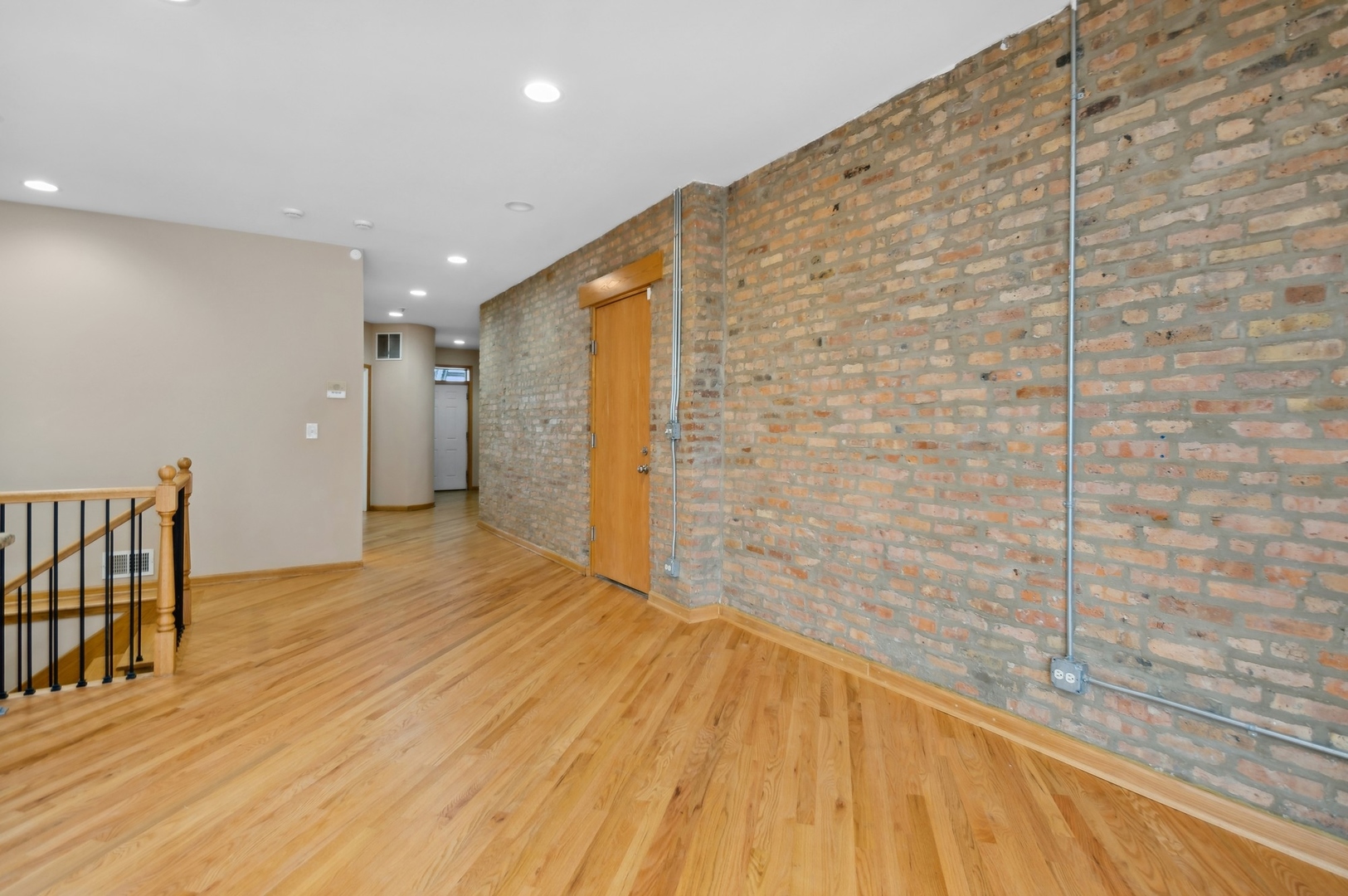 2120 W 35th Street Unit: 101