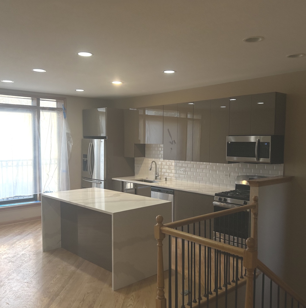 2120 W 35th Street Unit: 101