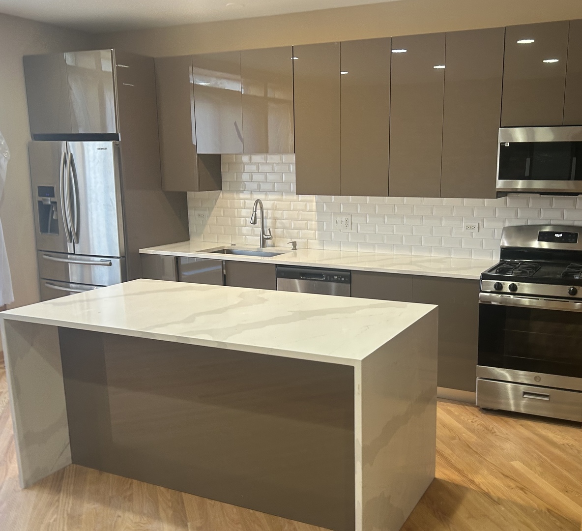 2120 W 35th Street Unit: 101