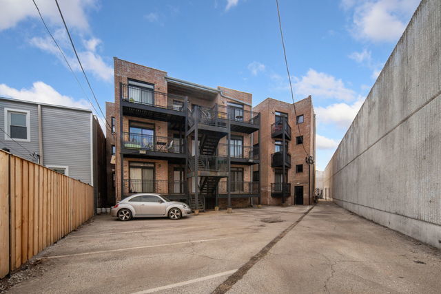 2120 W 35th Street Unit: 101