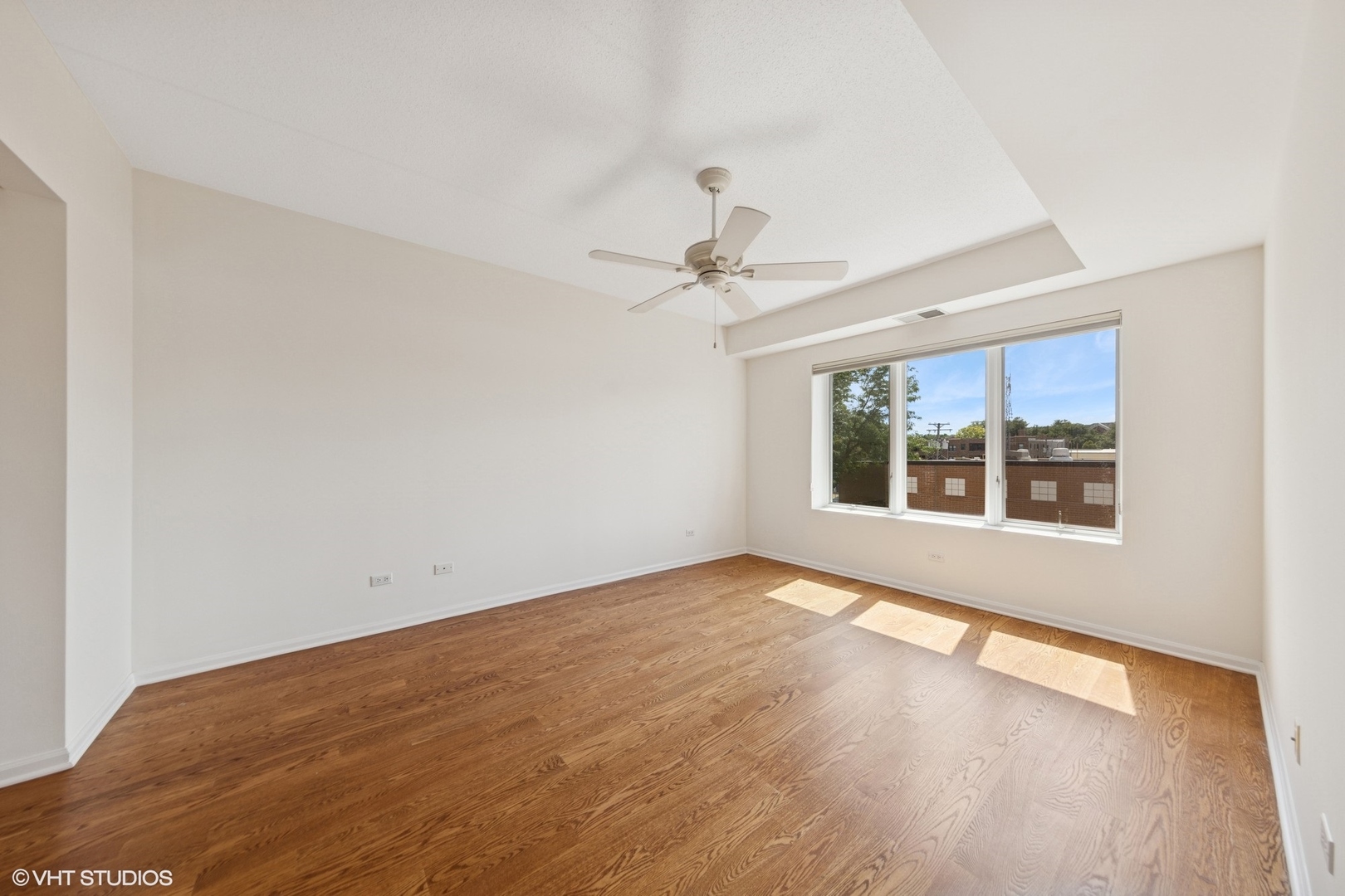 14 S Ashland Avenue Unit: 305
