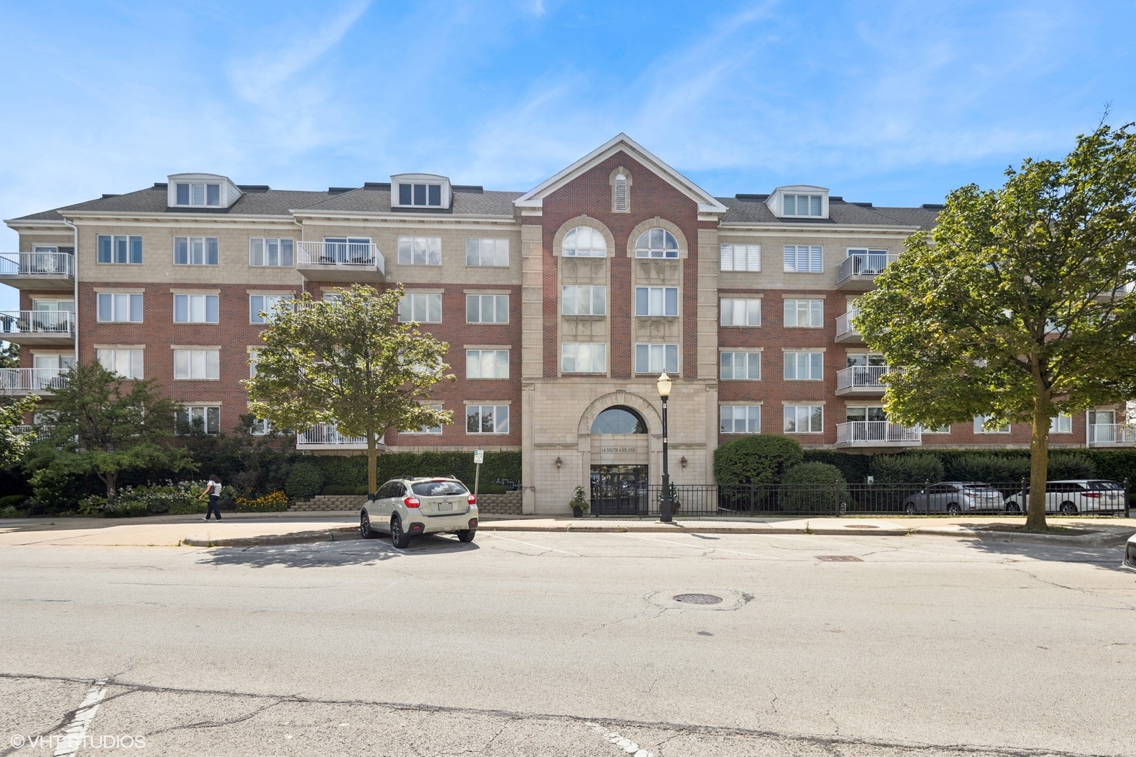 14 S Ashland Avenue Unit: 305