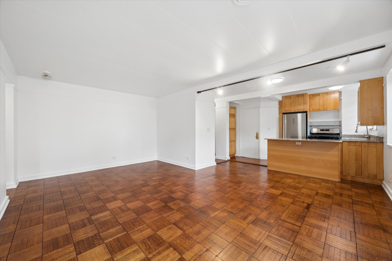 7208 OAK Avenue Unit: 2SE