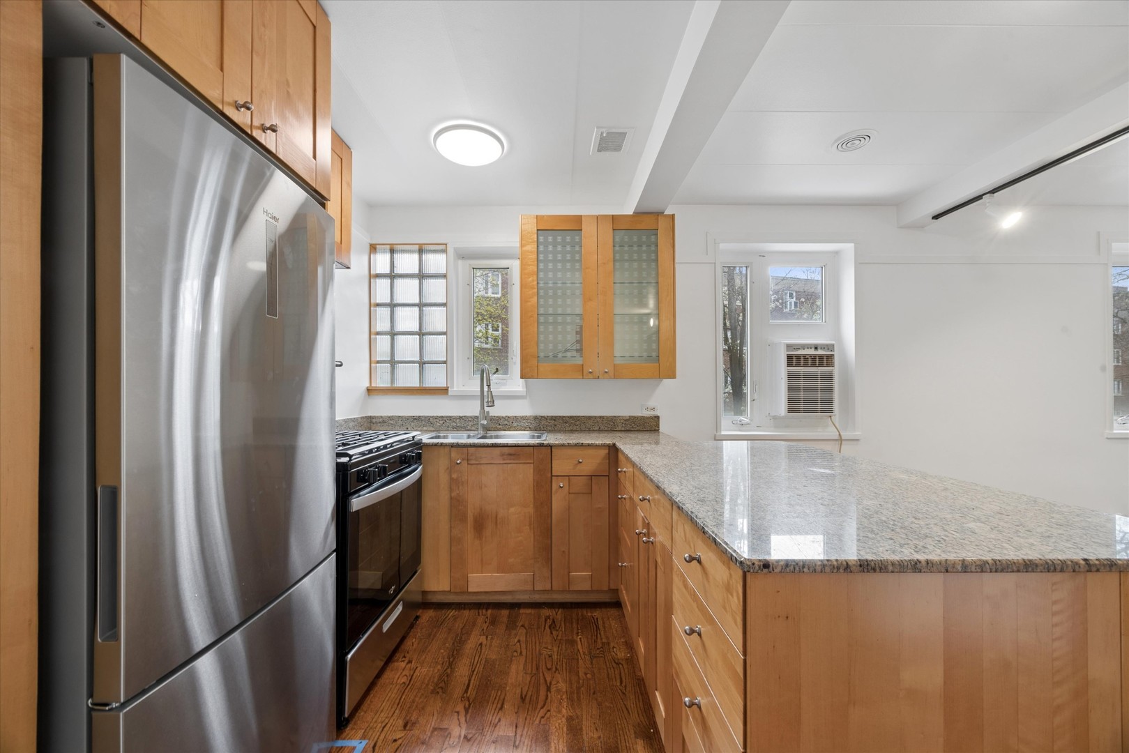 7208 OAK Avenue Unit: 2SE