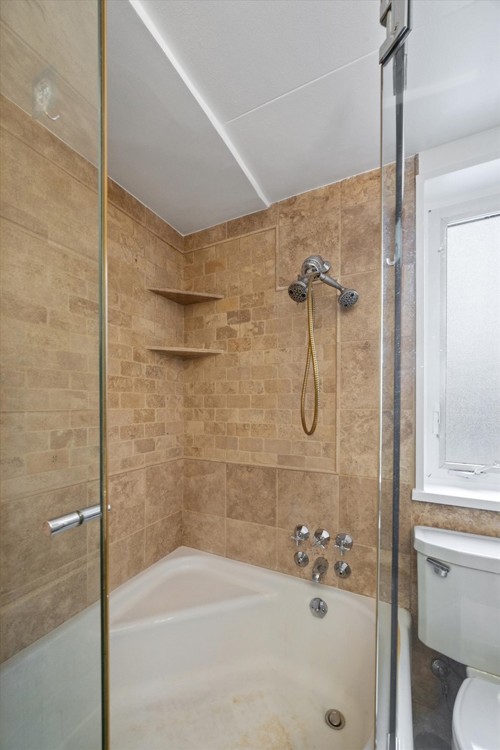 7208 OAK Avenue Unit: 2SE