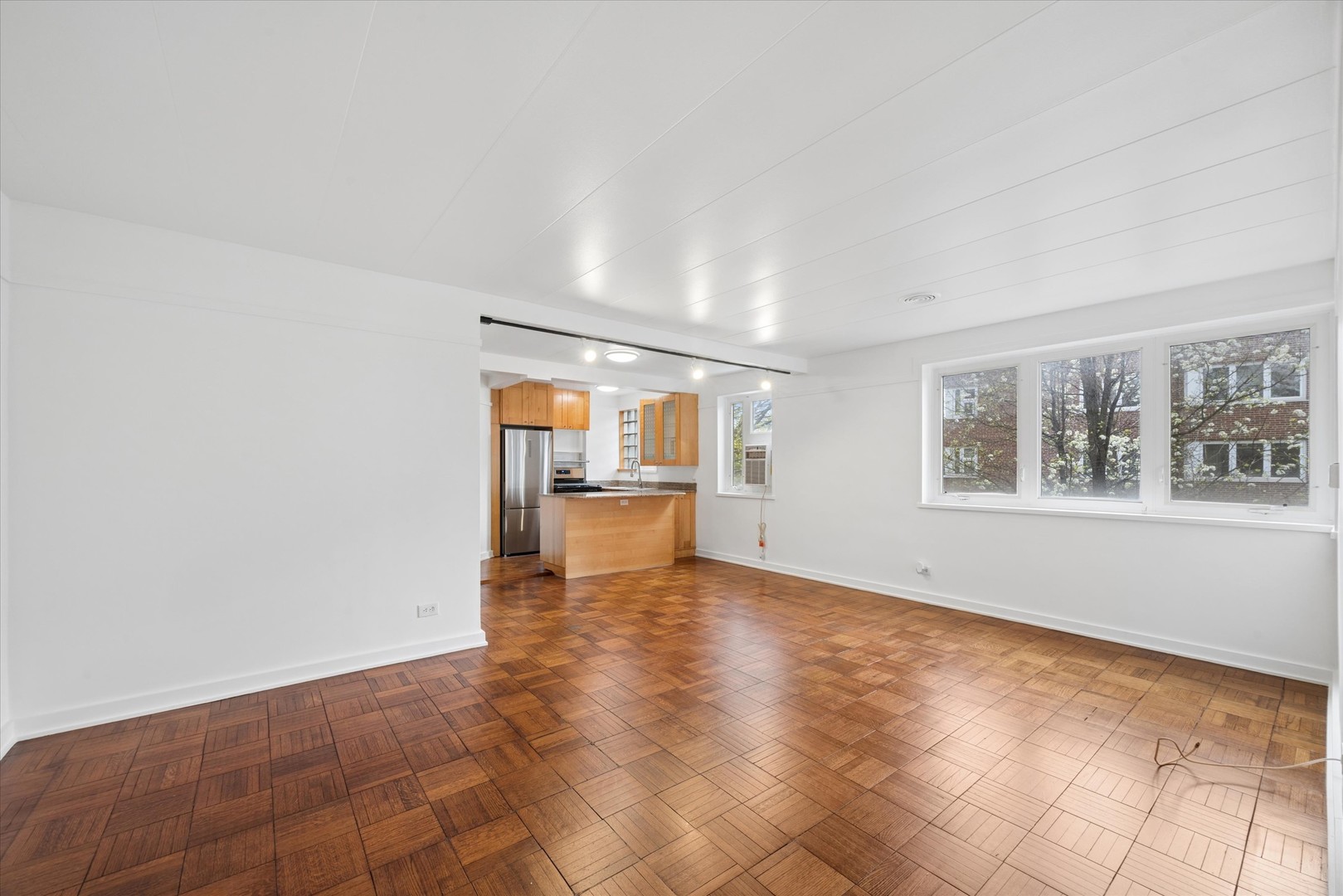 7208 OAK Avenue Unit: 2SE