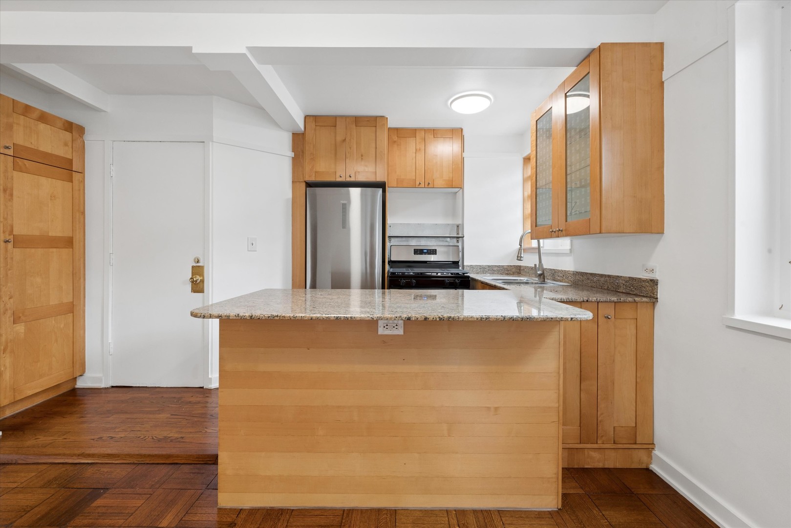 7208 OAK Avenue Unit: 2SE