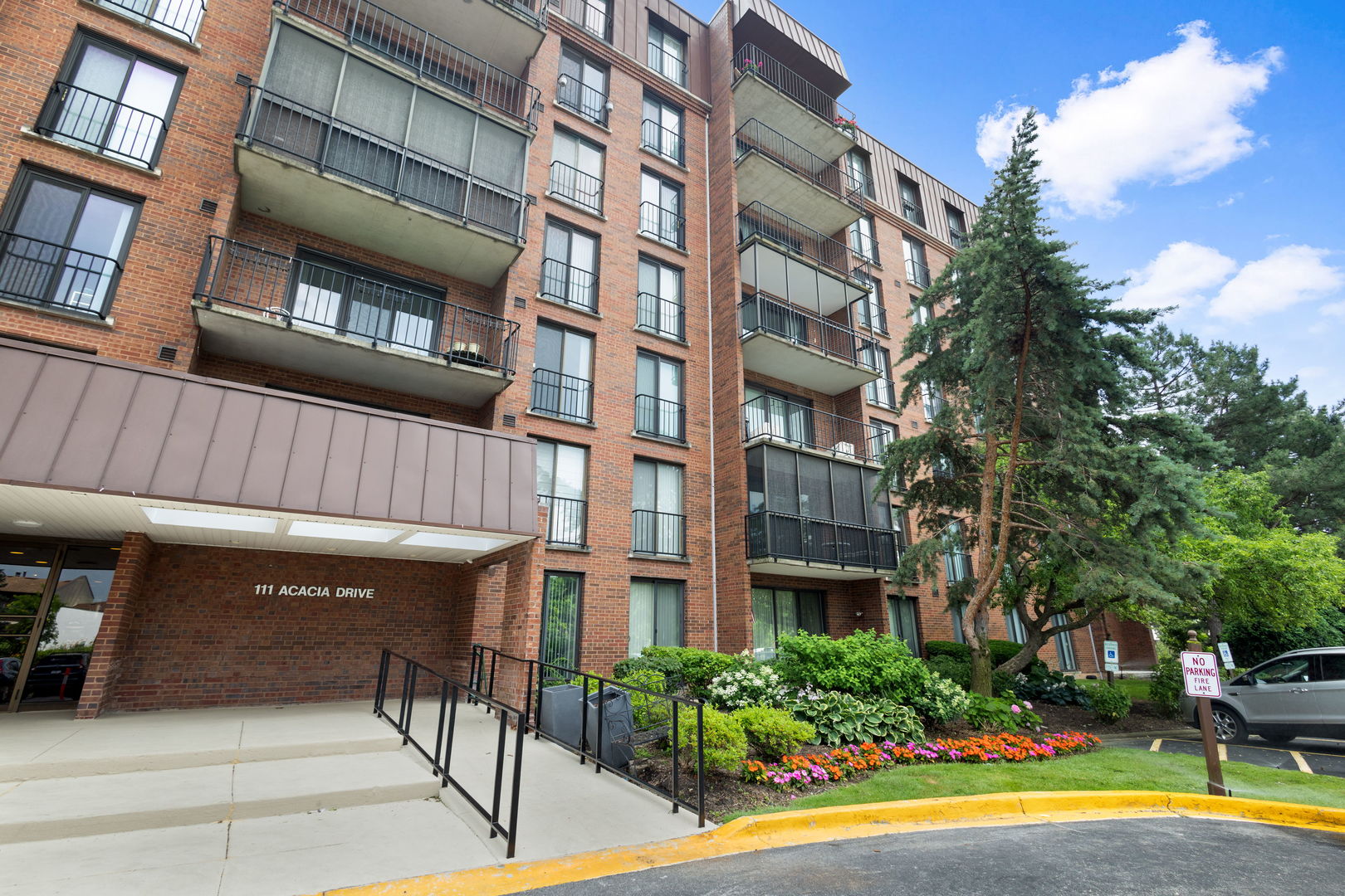111 Acacia Drive Unit: 306